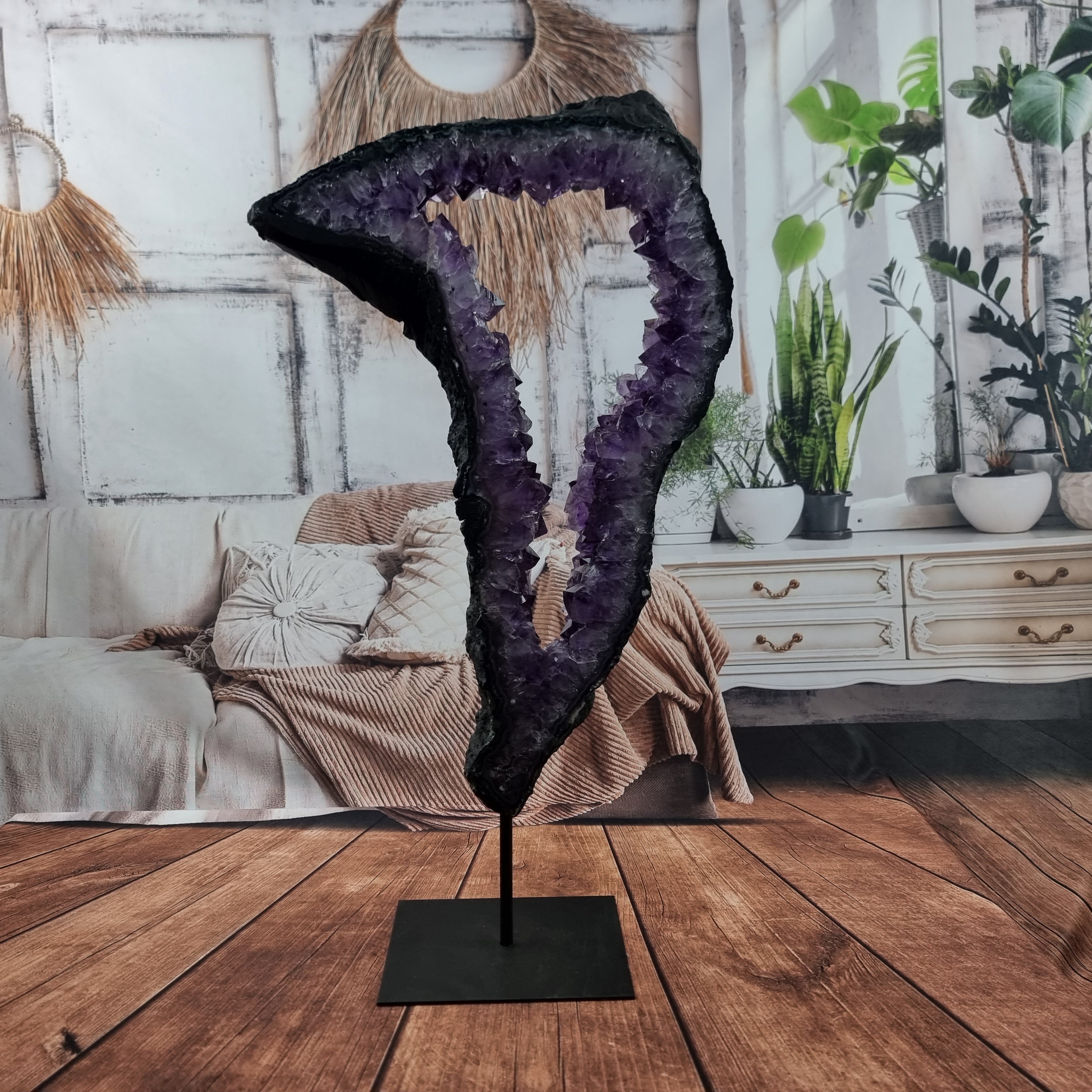 Anillo de Amatista con Cristales Morados | Base de hierro Negra | Peso 4,38 kg, Altura 52 cm | Energía, Belleza y Sofisticación