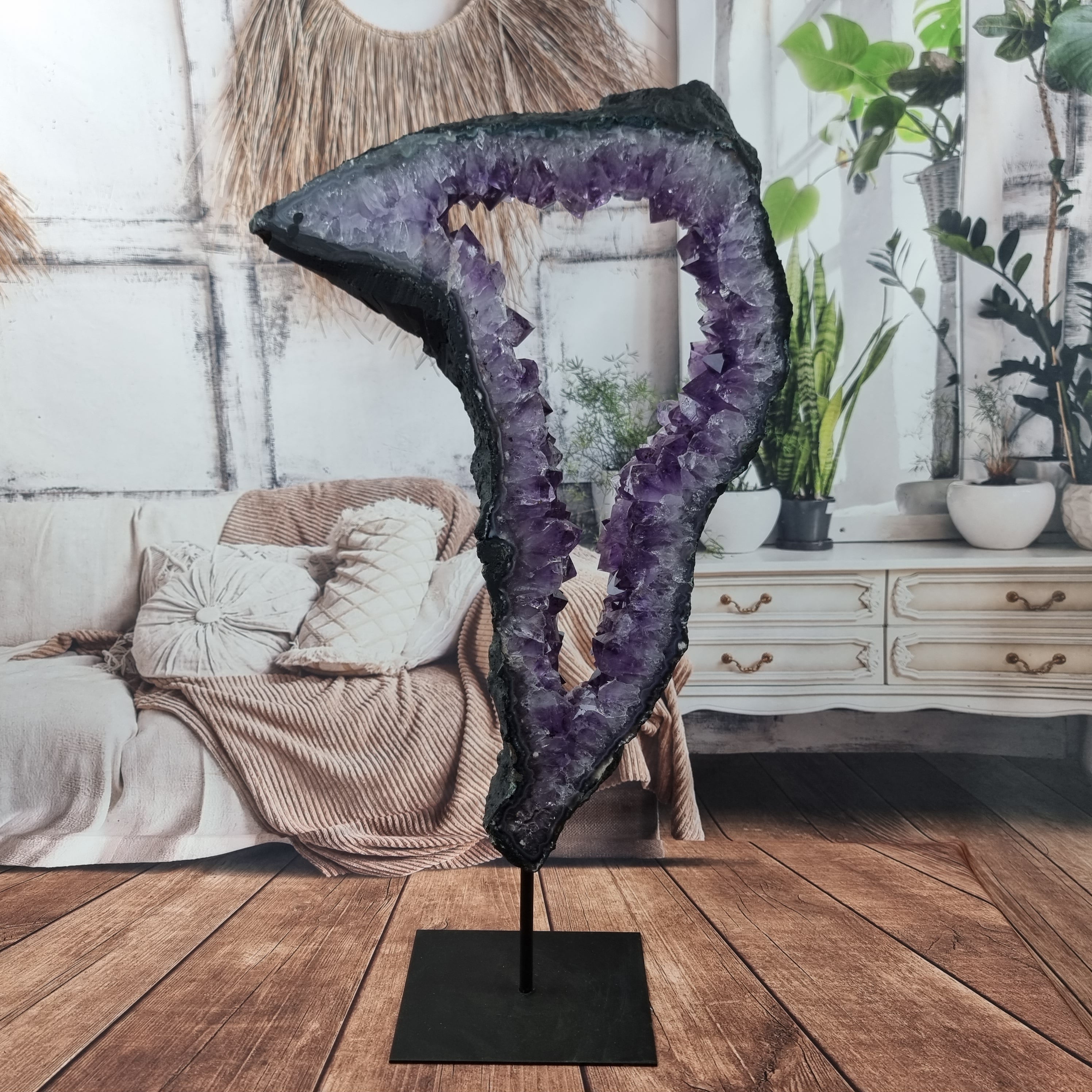Anillo de Amatista con Cristales Morados | Base de hierro Negra | Peso 4,38 kg, Altura 52 cm | Energía, Belleza y Sofisticación
