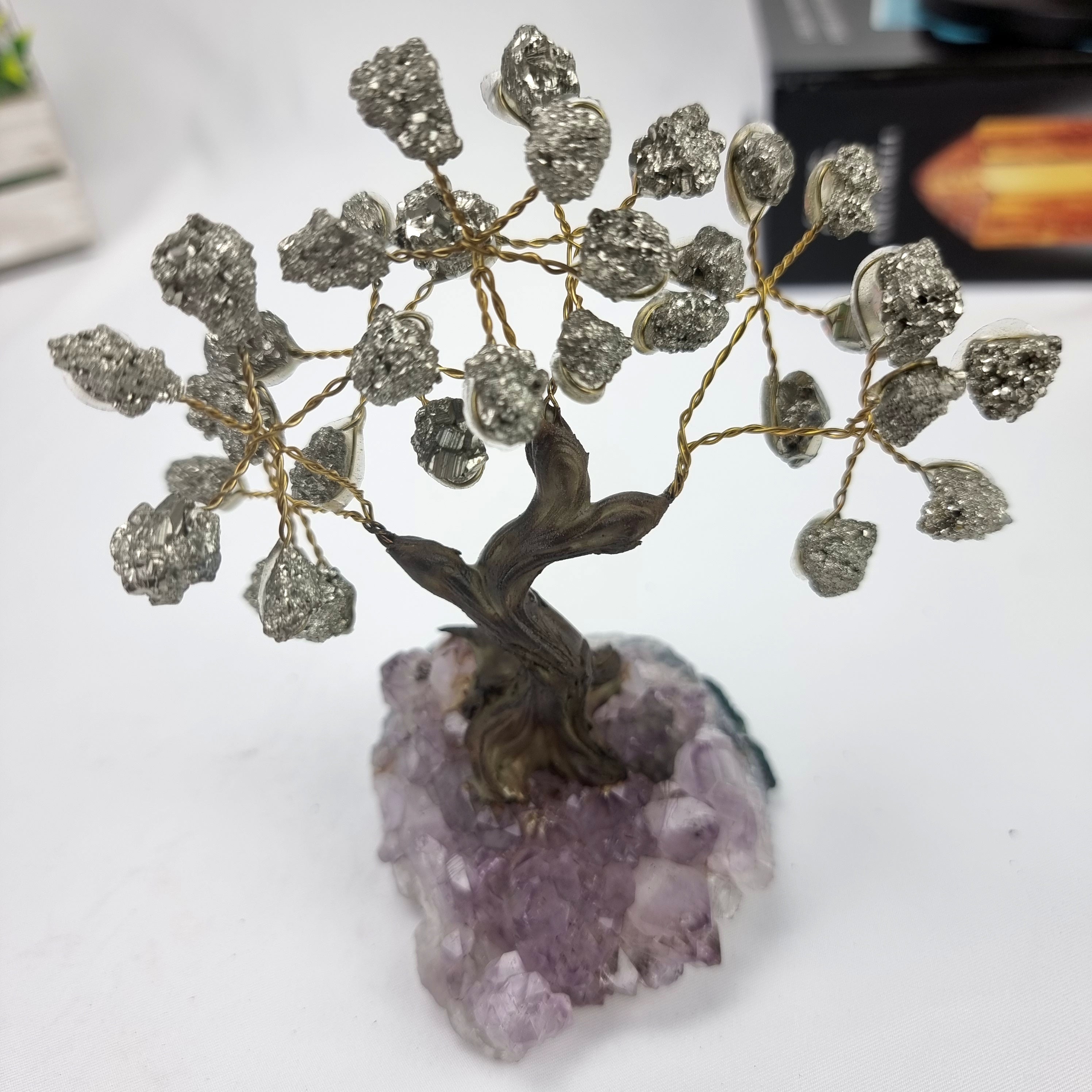 Árbol de PIRITA Natural | 60 Piedras, 12 ramas | Base de Amatista con 15 cm de altura - Pieza Artesanal BR Crystals