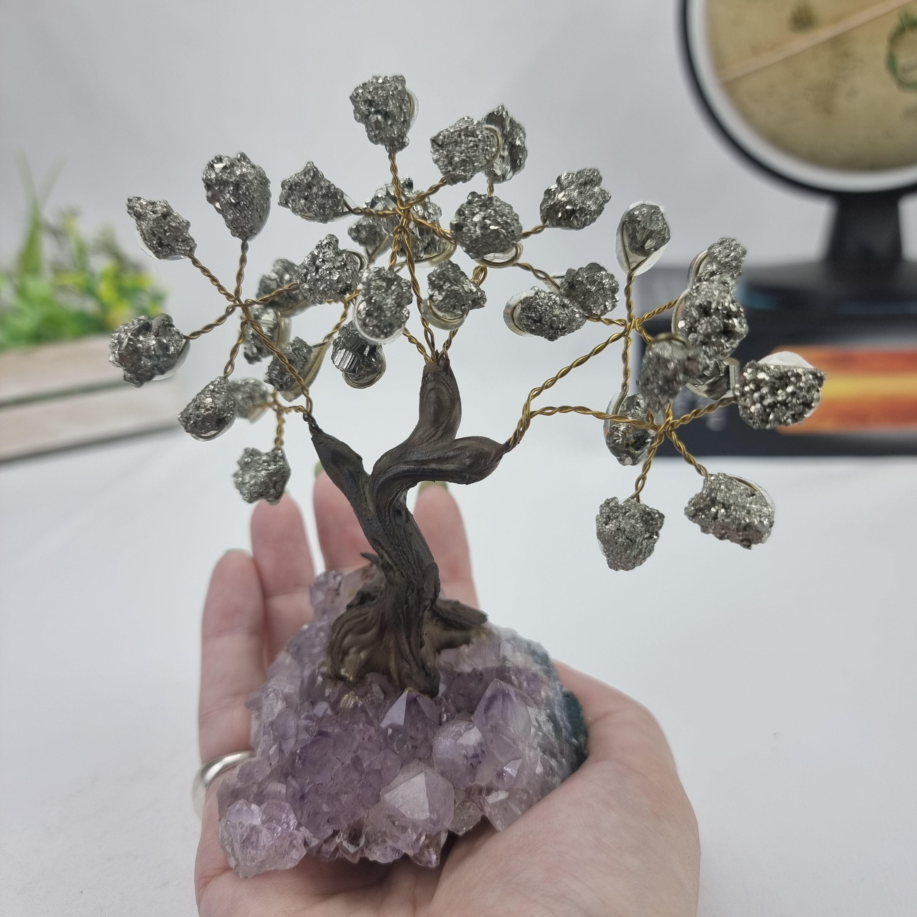 Árbol de PIRITA Natural | 60 Piedras, 12 ramas | Base de Amatista con 15 cm de altura - Pieza Artesanal BR Crystals