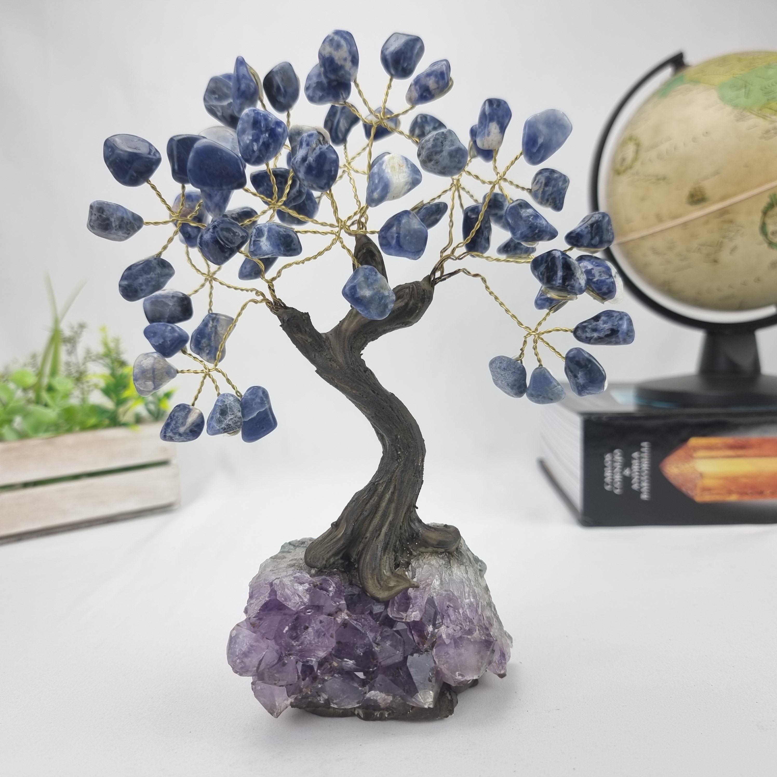 Árbol de SODALITA Natural | 60 Piedras, 12 ramas | Base de Amatista de 15 cm de altura - Pieza Artesanal BR Crystals