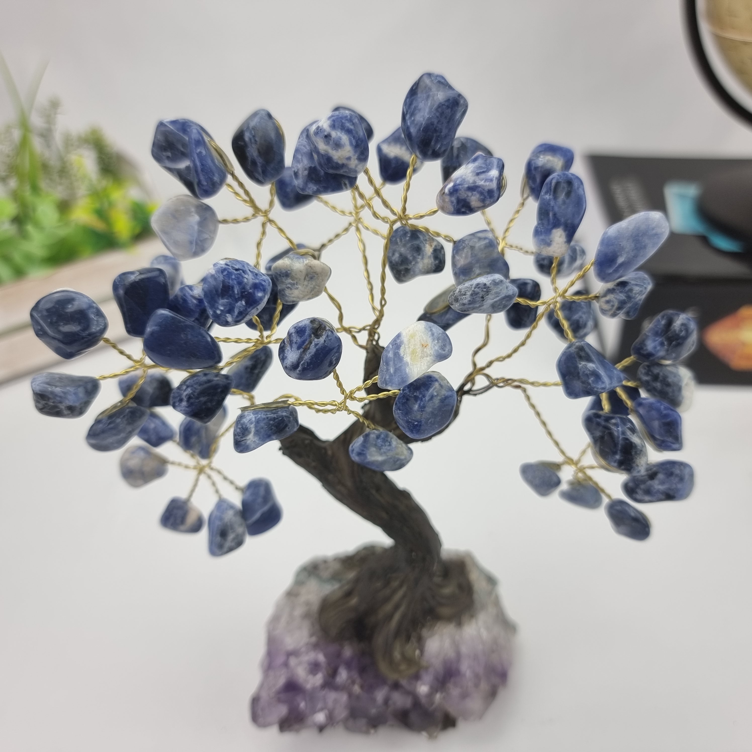 Árbol de SODALITA Natural | 60 Piedras, 12 ramas | Base de Amatista de 15 cm de altura - Pieza Artesanal BR Crystals
