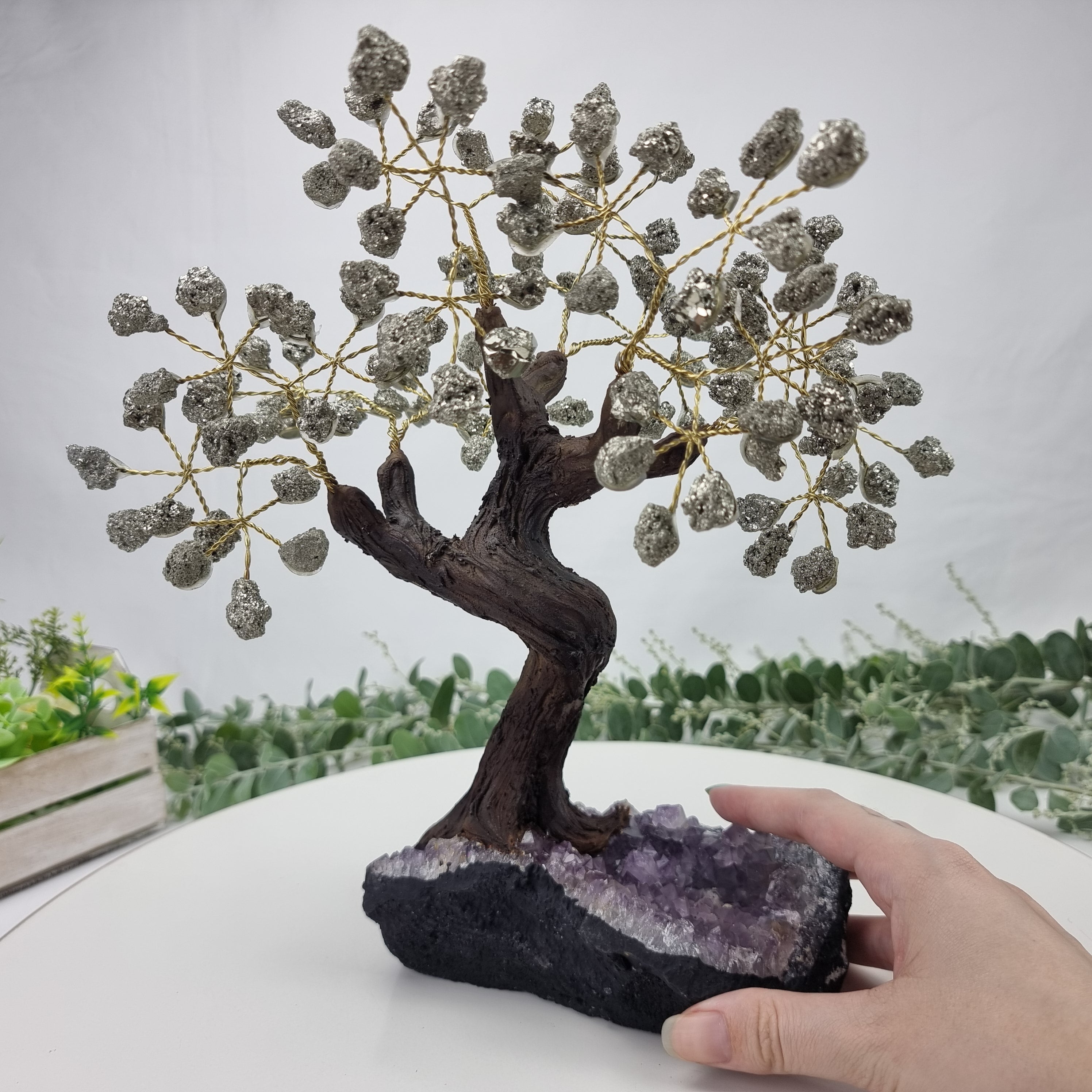 Árbol de PIRITA Natural | 120 Piedras, 24 ramas | Base de Amatista con 20 cm de altura - Pieza Artesanal BR Crystals