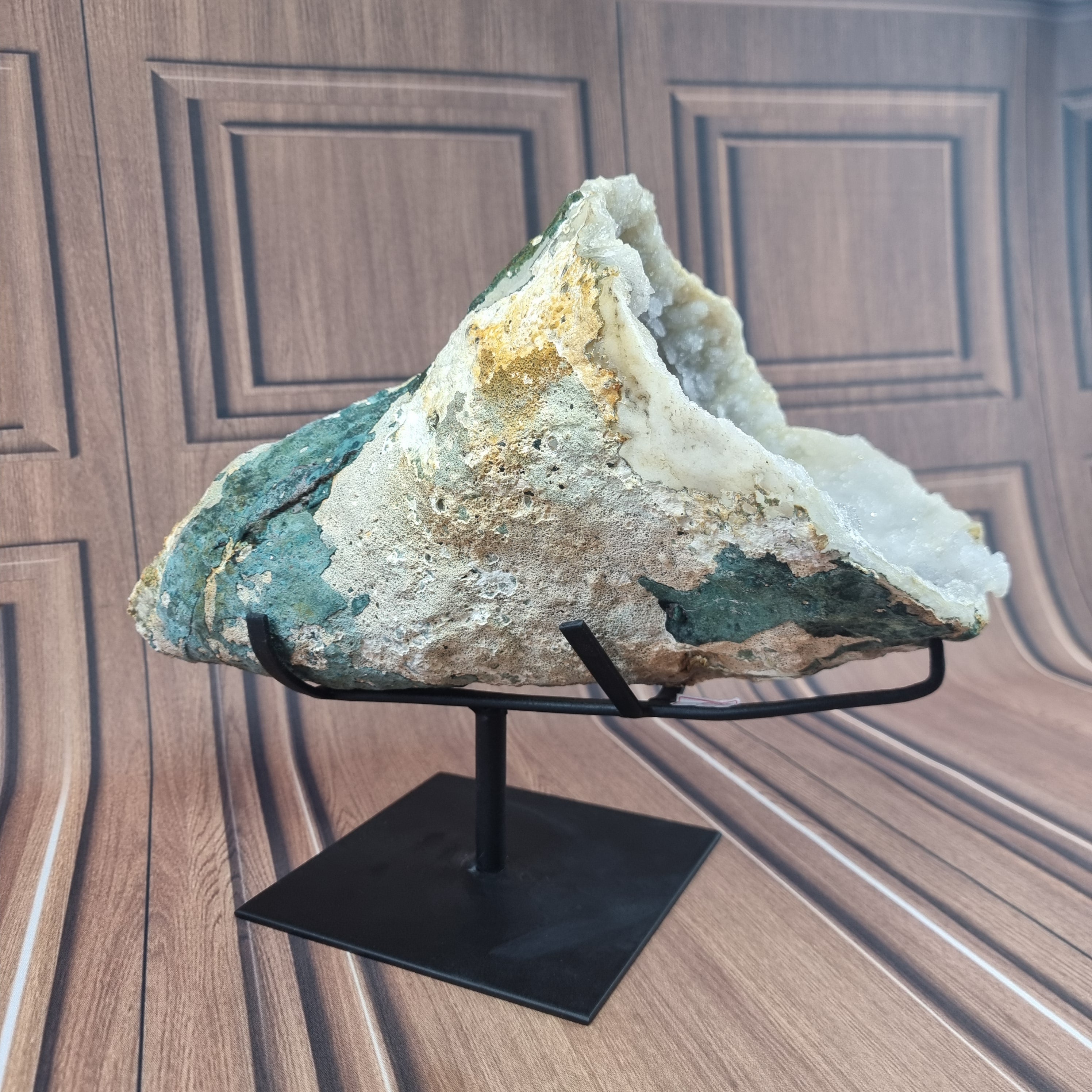 EXOTIC CRYSTAL Super Special | Black Iron Base | Weight 4.46 Kgs, Height 27 cm | BR Crystals Handmade Piece