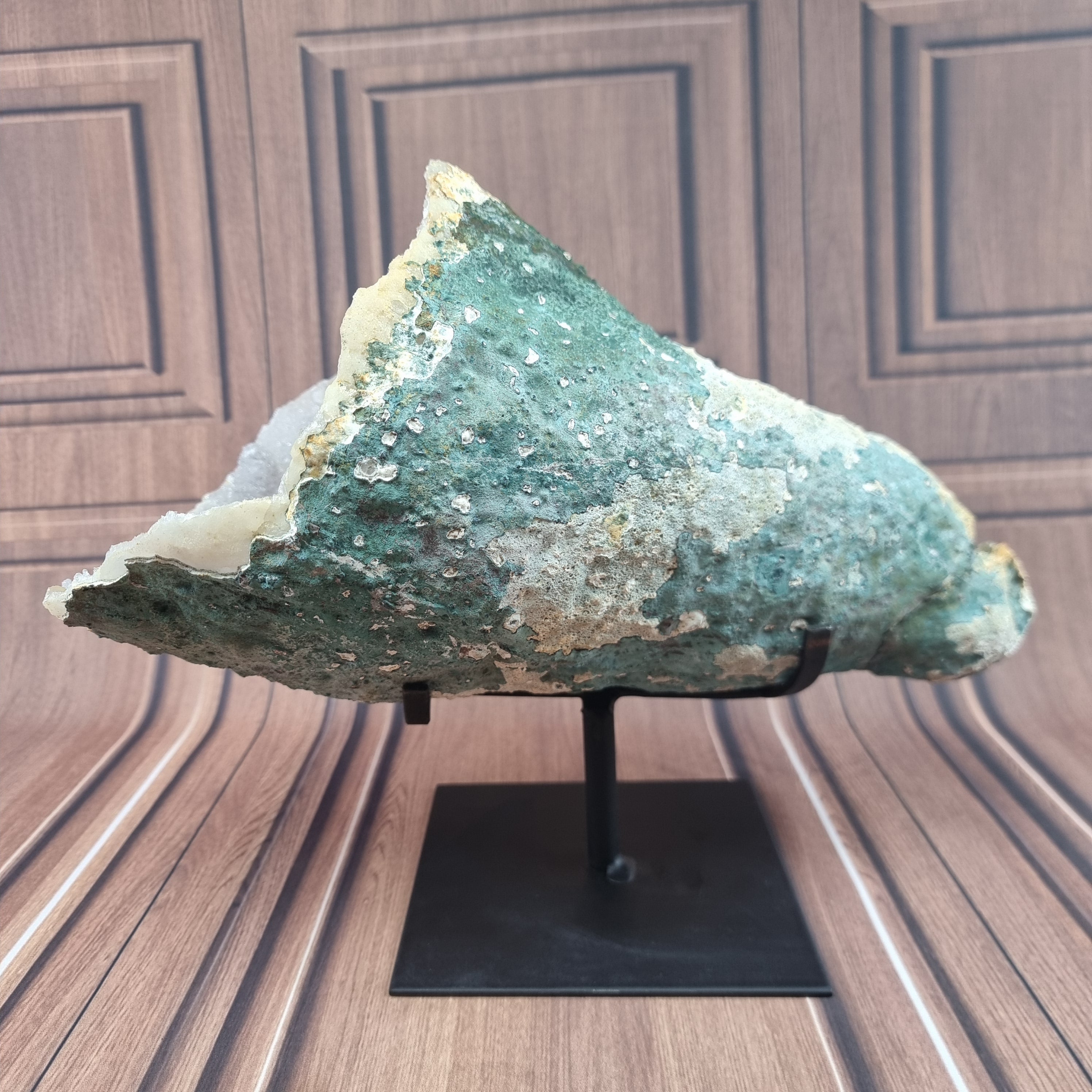EXOTIC CRYSTAL Super Special | Black Iron Base | Weight 4.46 Kgs, Height 27 cm | BR Crystals Handmade Piece