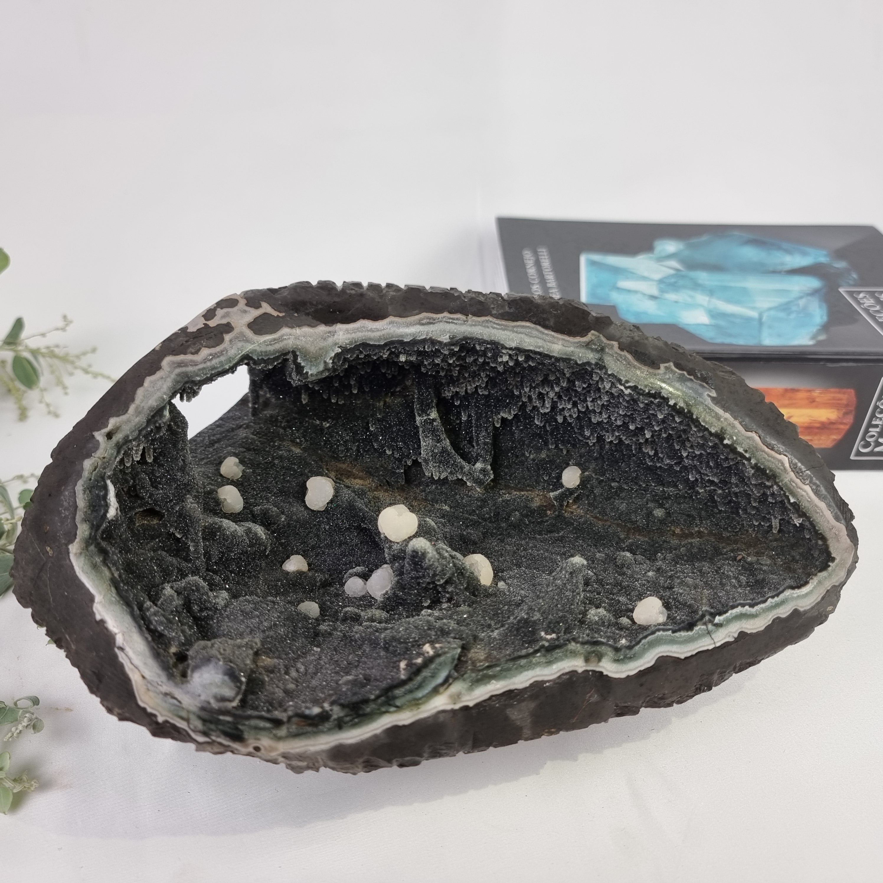 Special Amethyst Geode Formation | Weight 5.75 kg, Length 26 cm | Energy, Beauty, and Sophistication