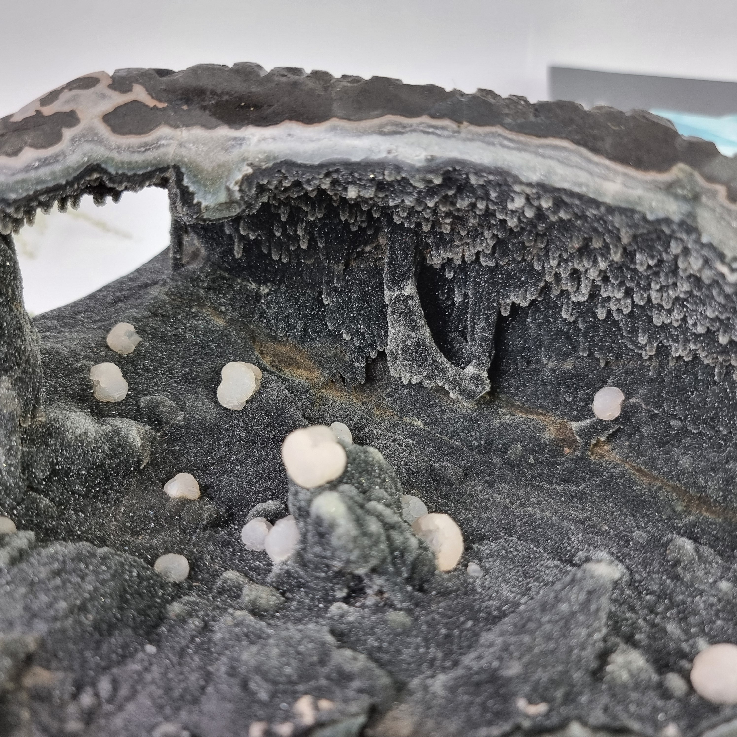 Special Amethyst Geode Formation | Weight 5.75 kg, Length 26 cm | Energy, Beauty, and Sophistication