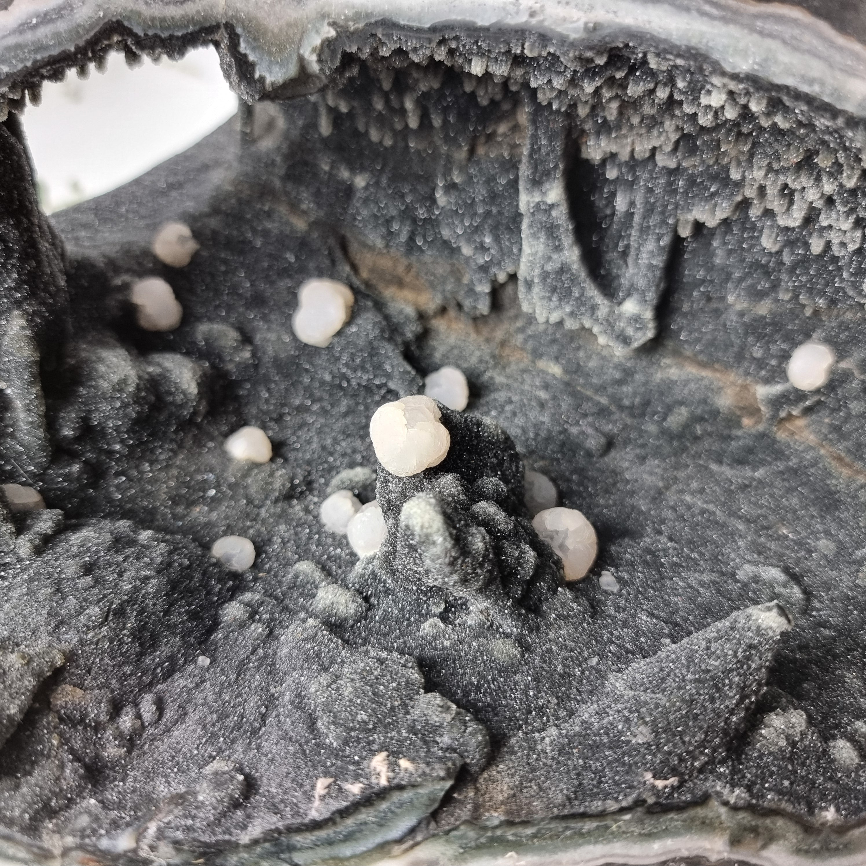 Special Amethyst Geode Formation | Weight 5.75 kg, Length 26 cm | Energy, Beauty, and Sophistication