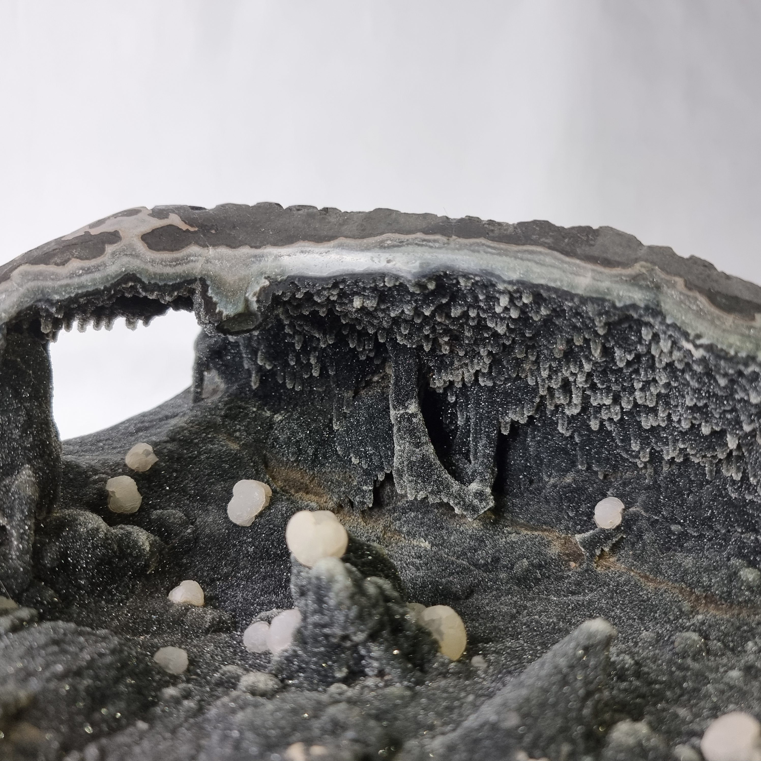 Special Amethyst Geode Formation | Weight 5.75 kg, Length 26 cm | Energy, Beauty, and Sophistication