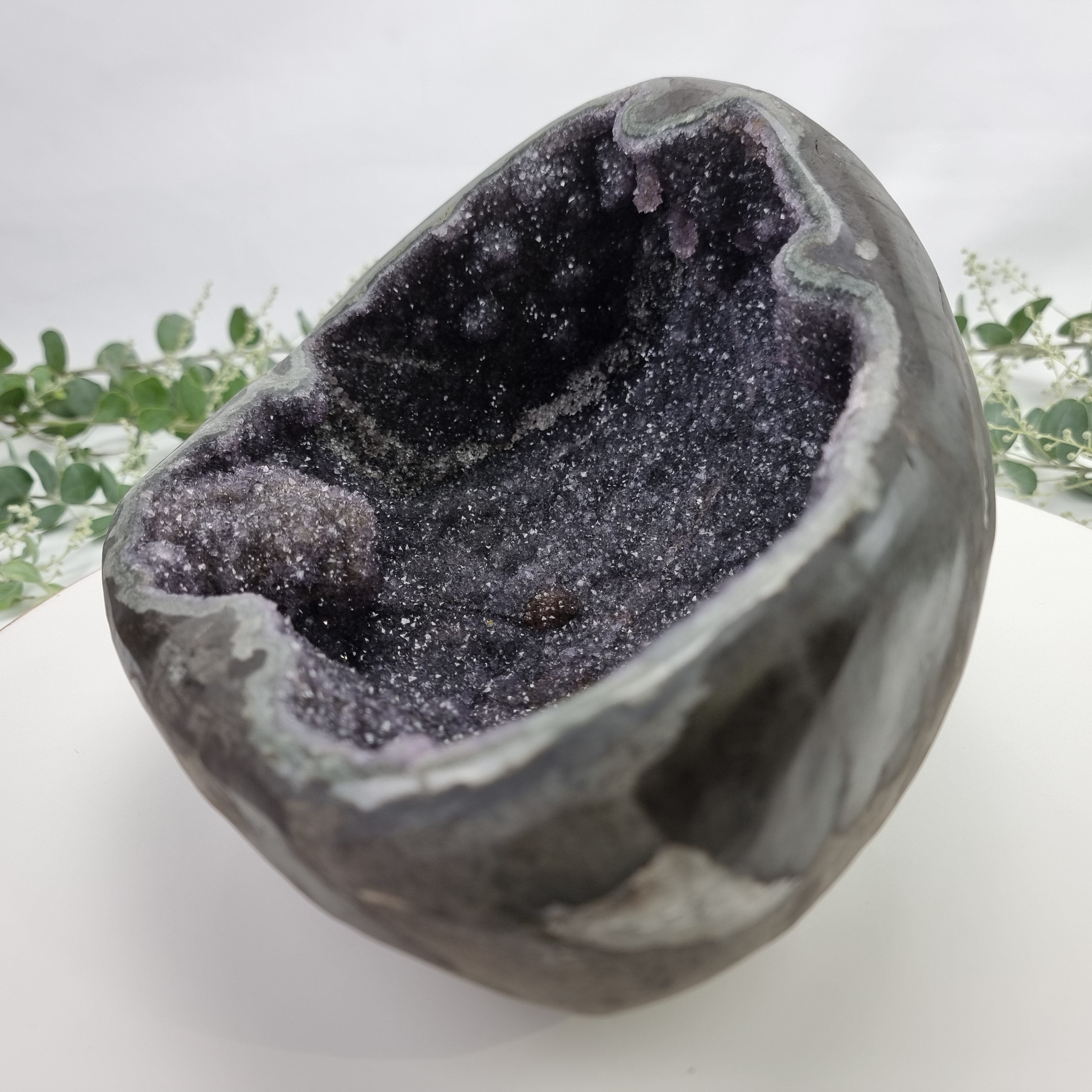 Special Amethyst Geode Formation | Weight 3.80 kgs | Length 25 cm | Energy, Beauty and Sophistication