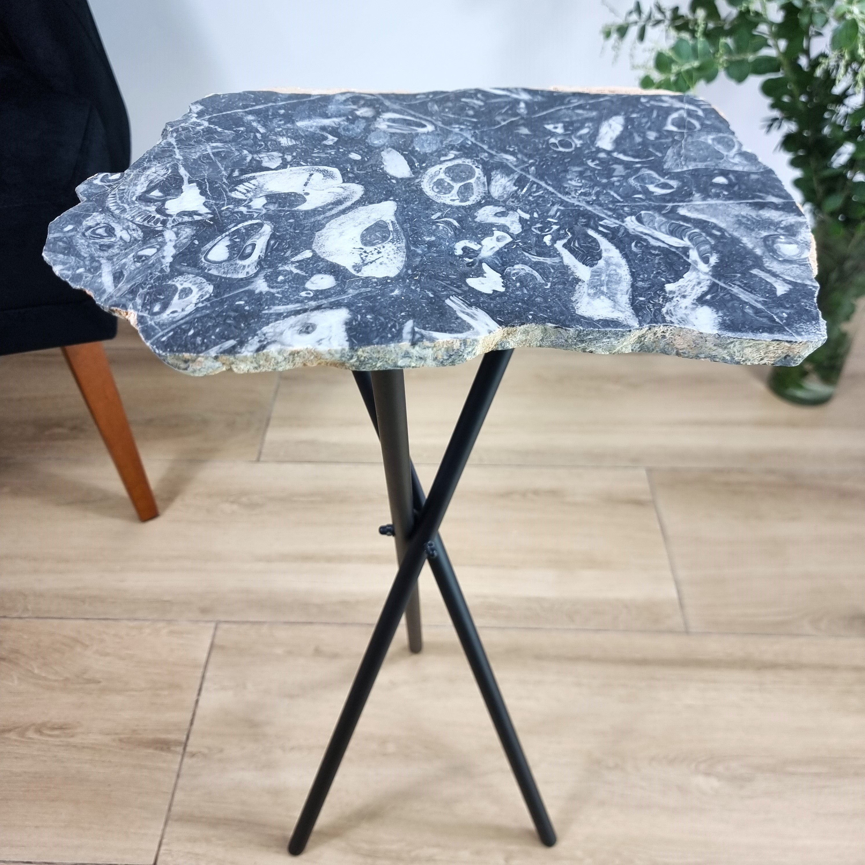 Side Table - Jasper Skull Table Black legs 23 inches high, total weight 11 pounds