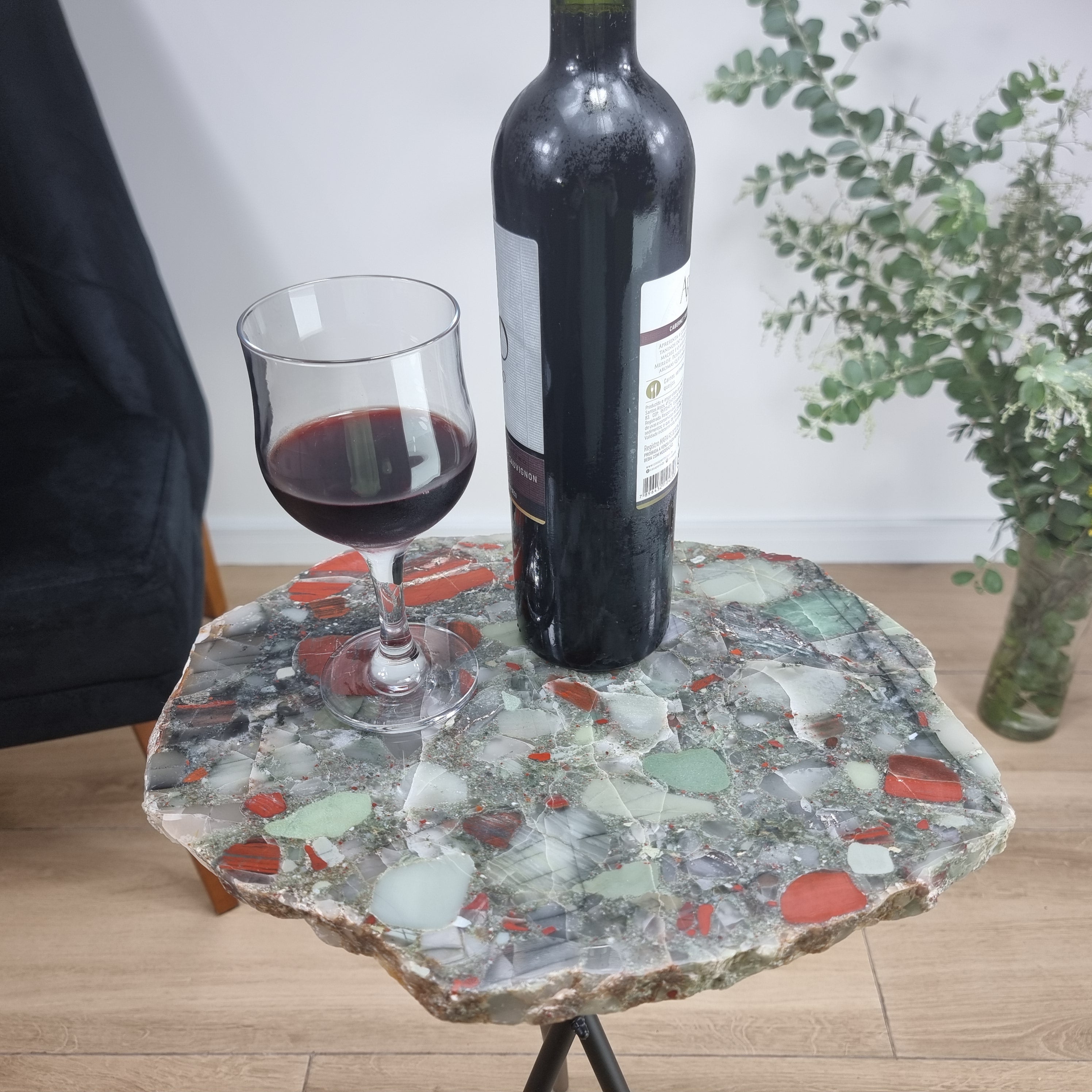 Mesa Lateral de Cristal Piedra de Sangre | Base Trípode Negra | Altura de 60 cm - Pieza Artesanal BR Crystals