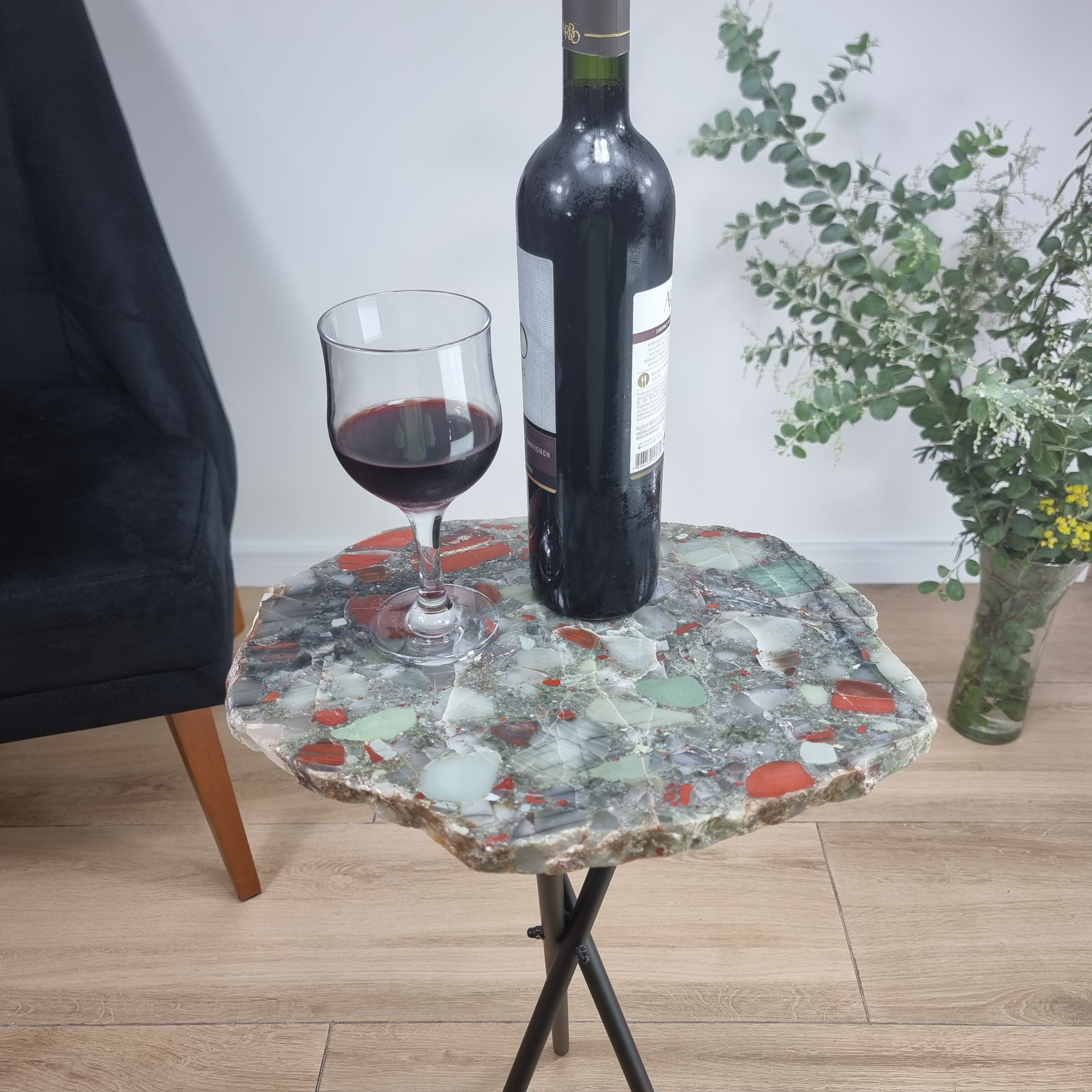Mesa Lateral de Cristal Piedra de Sangre | Base Trípode Negra | Altura de 60 cm - Pieza Artesanal BR Crystals