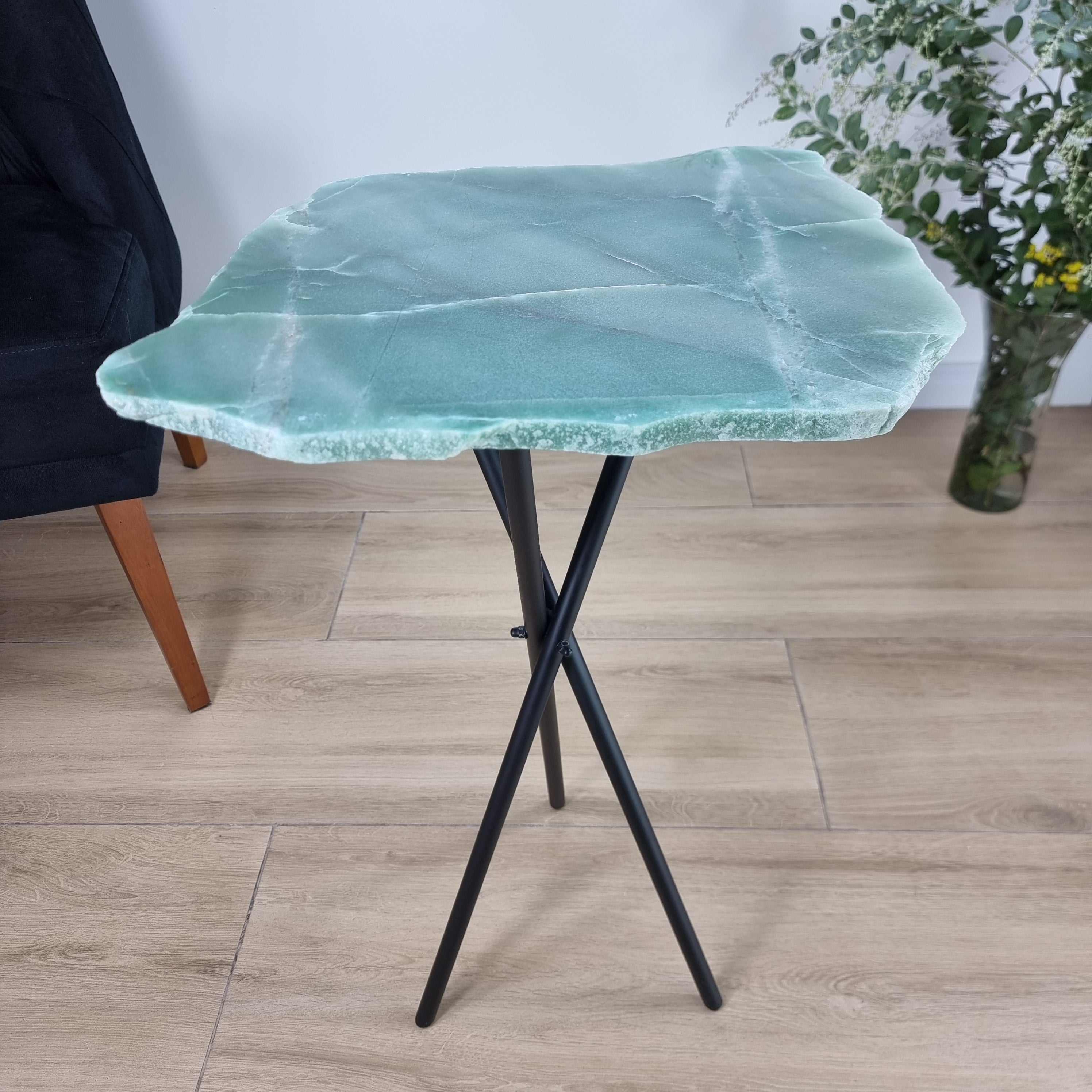Mesa Auxiliar de CUARZO VERDE Natural | Base Trípode Negra | Altura de 60 cm - Pieza Artesanal BR Crystals