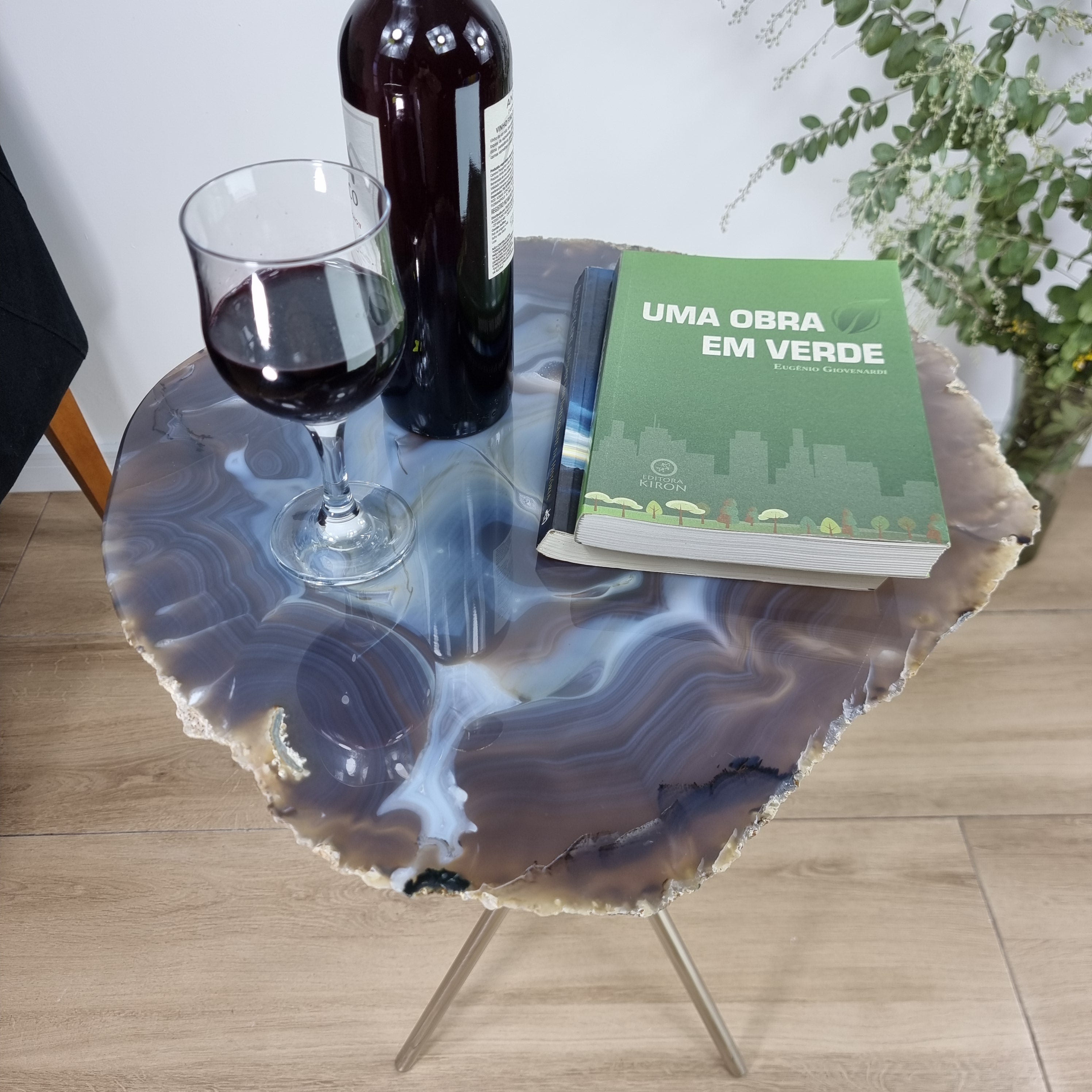 Mesa Lateral de Ágatas Negras Naturales | Base Trípode Plateada | Altura de 60 cm - Pieza Artesanal BR Crystals