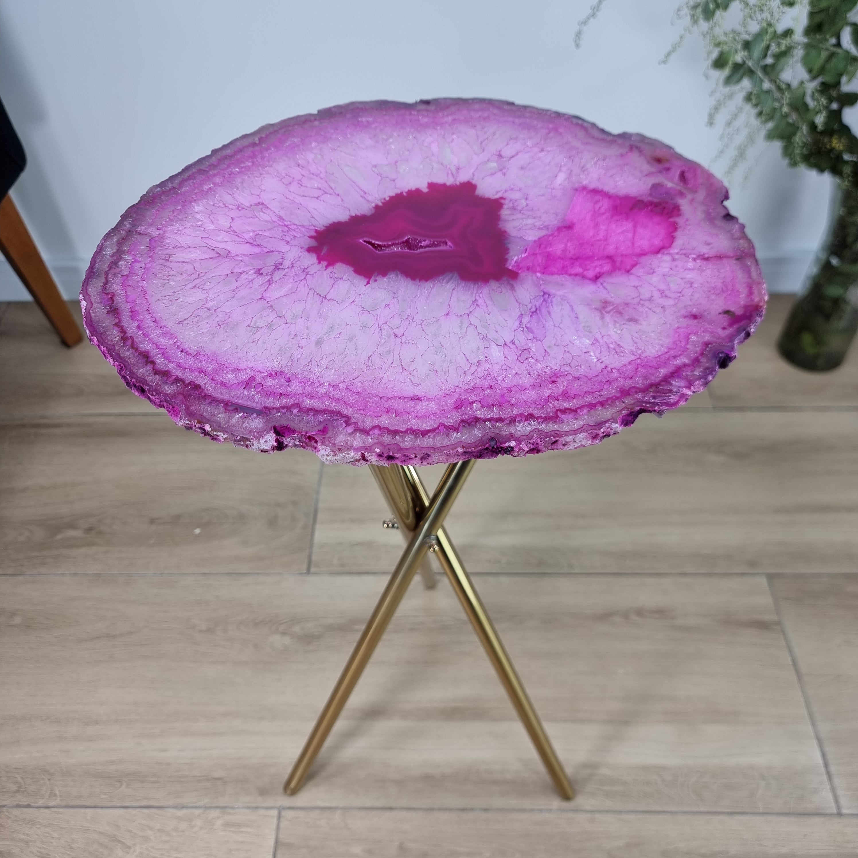 Pink Agate Side Table -  Pink Crystal End Table golden legs 23 inches high, total weight 6,60 lbs