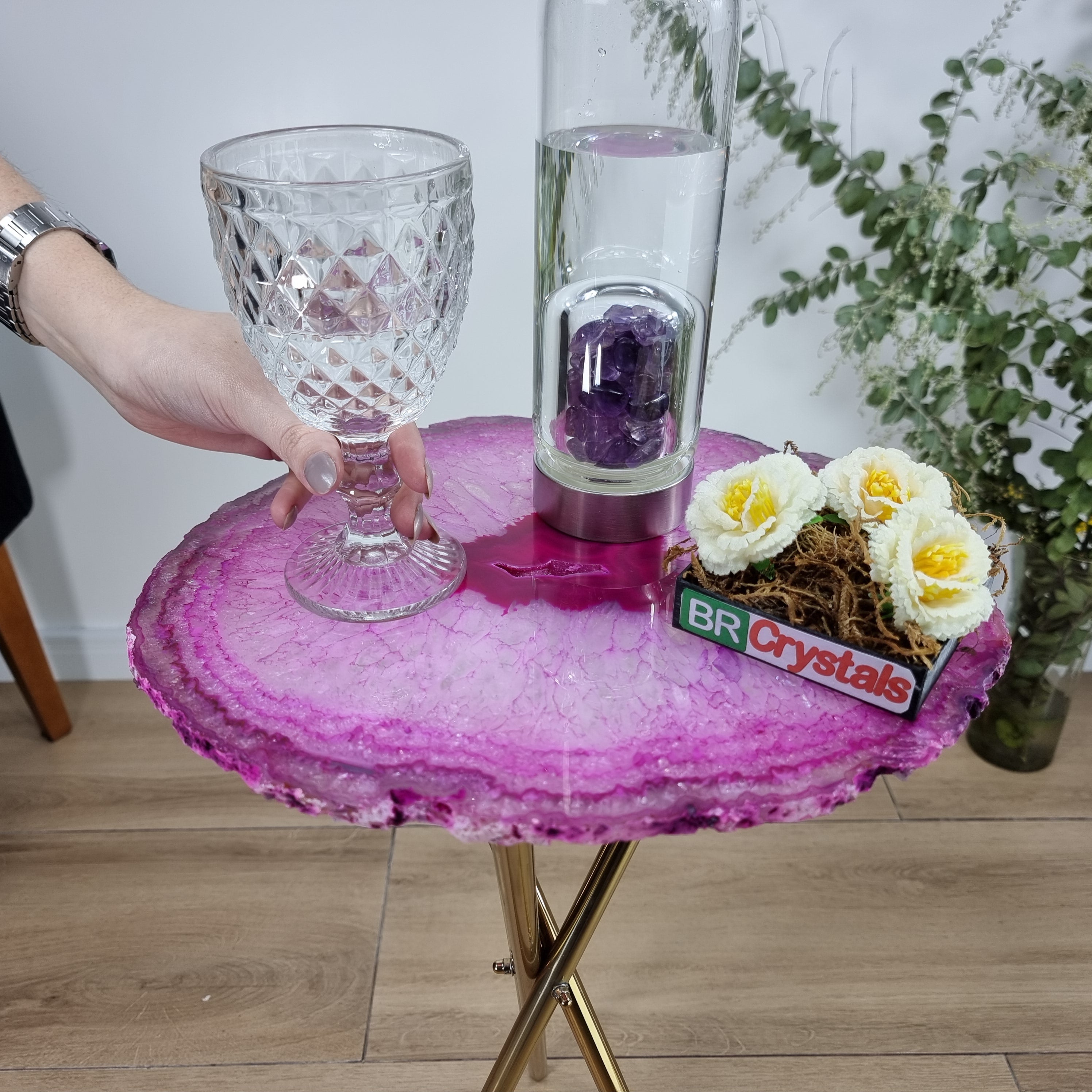 Pink Agate Side Table -  Pink Crystal End Table golden legs 23 inches high, total weight 6,60 lbs