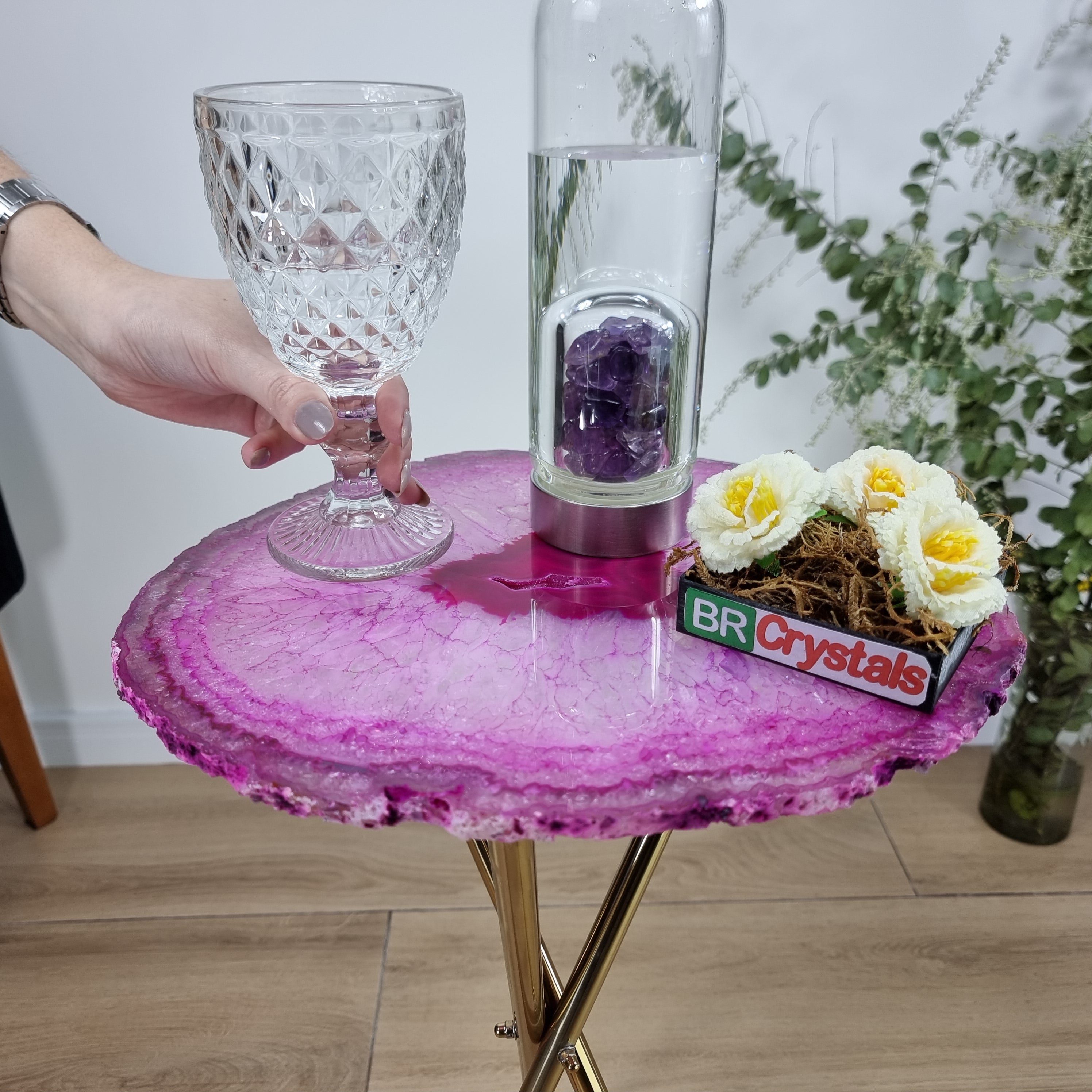 Pink Agate Side Table -  Pink Crystal End Table golden legs 23 inches high, total weight 6,60 lbs