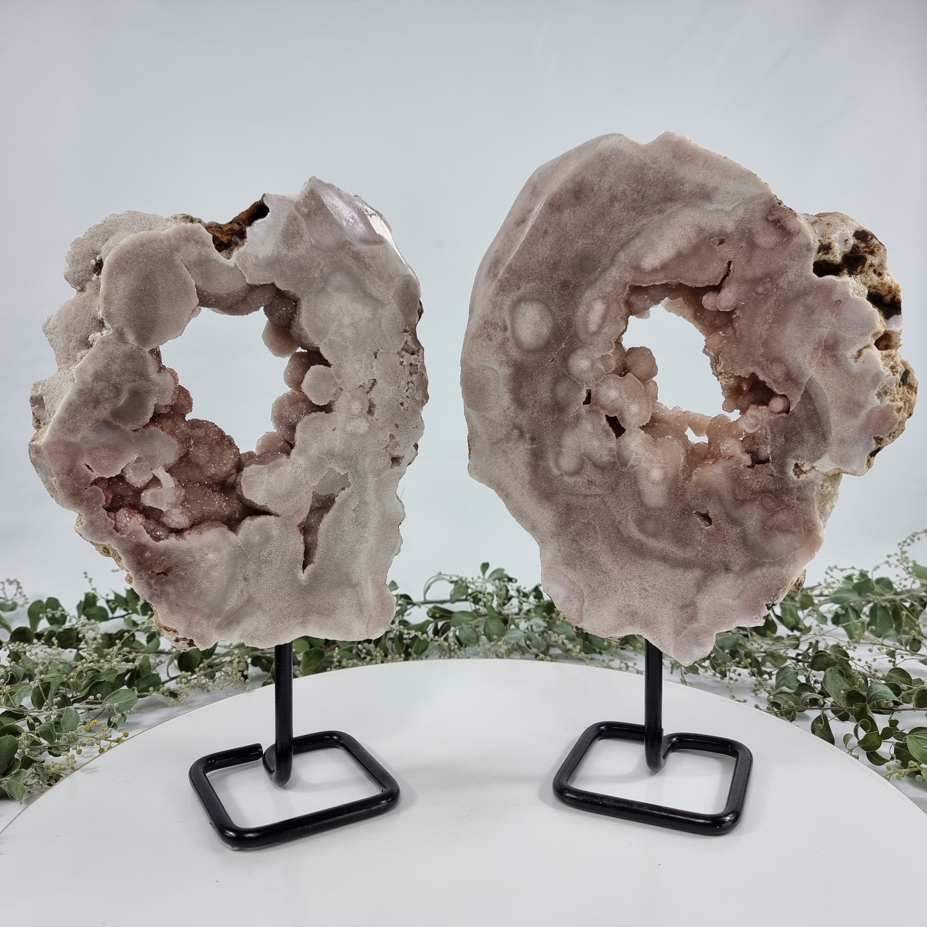 Drusa de Amatista Rosa Especial | Kit 2 Piezas, Base de hierro Negro | Peso 3,10 kgs, Altura 28 cm | Energía, Belleza y Sofisticación