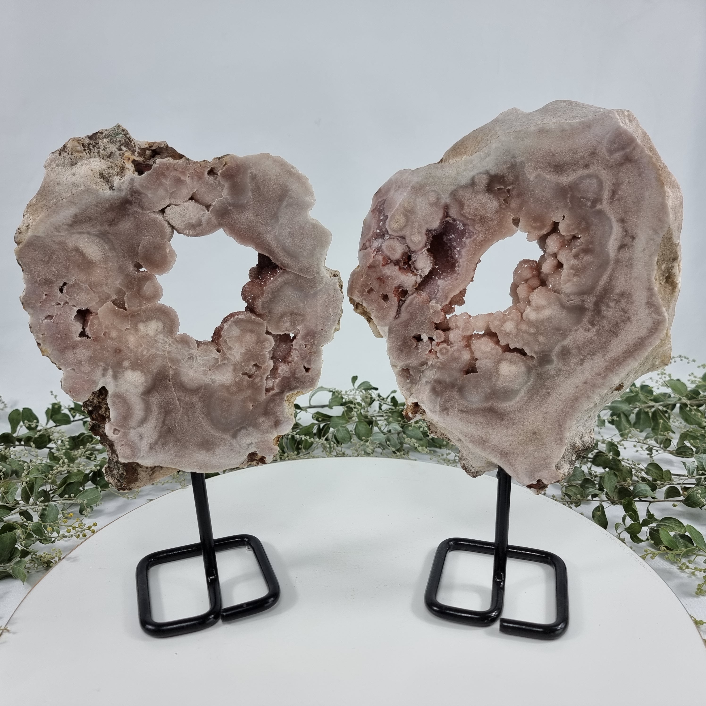 Drusa de Amatista Rosa Especial | Kit 2 Piezas, Base de hierro Negro | Peso 3,10 kgs, Altura 28 cm | Energía, Belleza y Sofisticación