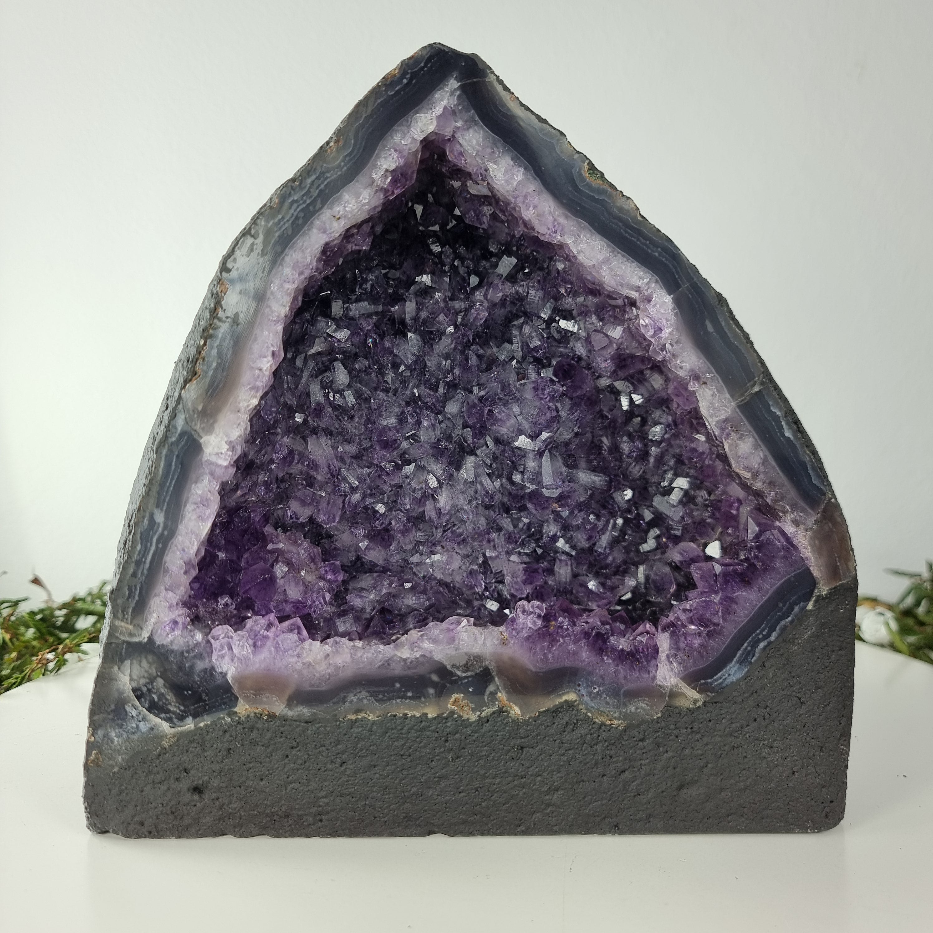 Capilla de Amatista Bruta Drusa - Geoda de Amatista 6,80 Kgs, Energía, Belleza y Sofisticación