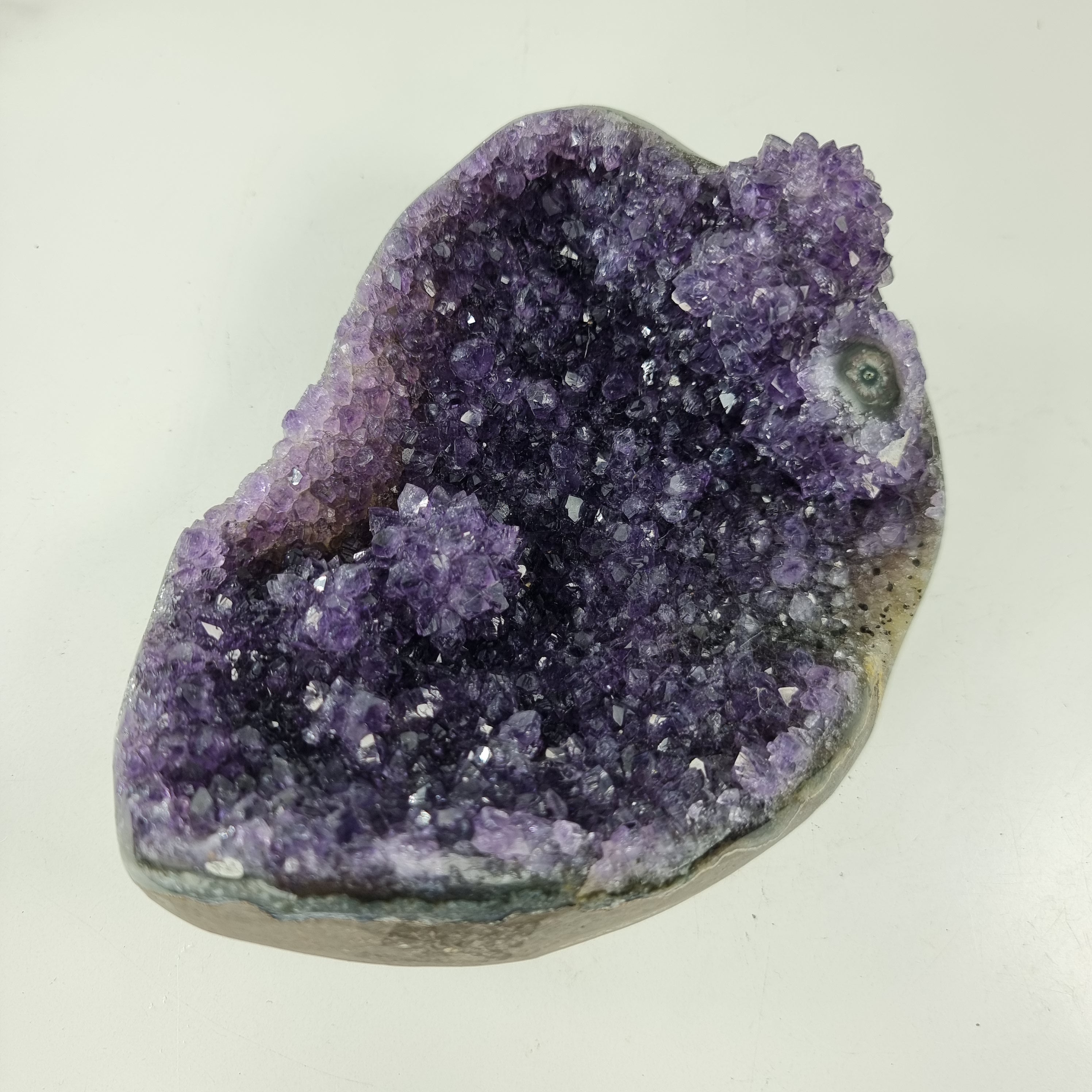 Amethyst Druzy with Violet Crystals, weighing 0.95 kg, Energy, Beauty, and Sophistication