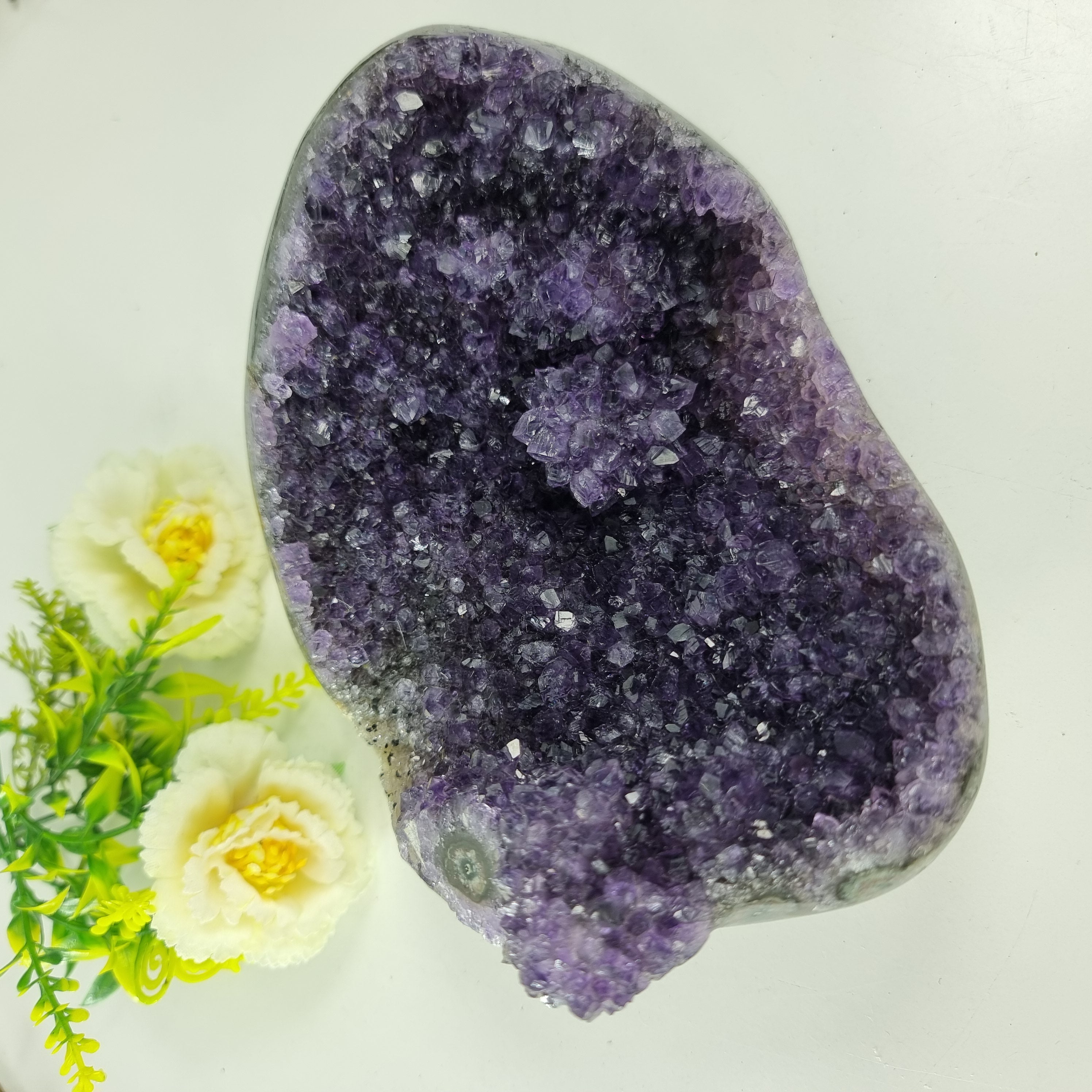 Amethyst Druzy with Violet Crystals, weighing 0.95 kg, Energy, Beauty, and Sophistication