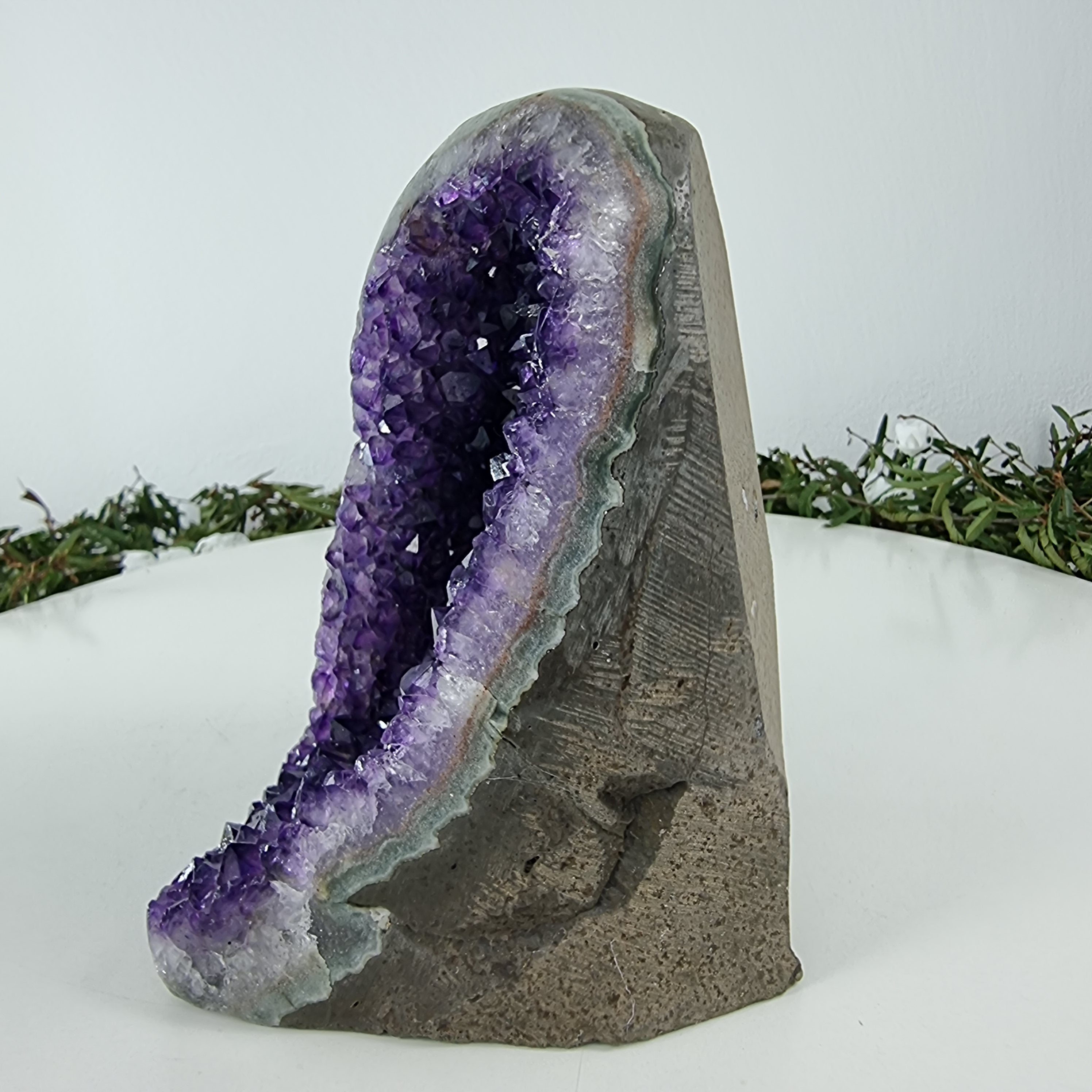 Drusa de Amatista con Cristales Especiales, 1,50 Kgs, Energía, Belleza y Sofisticación