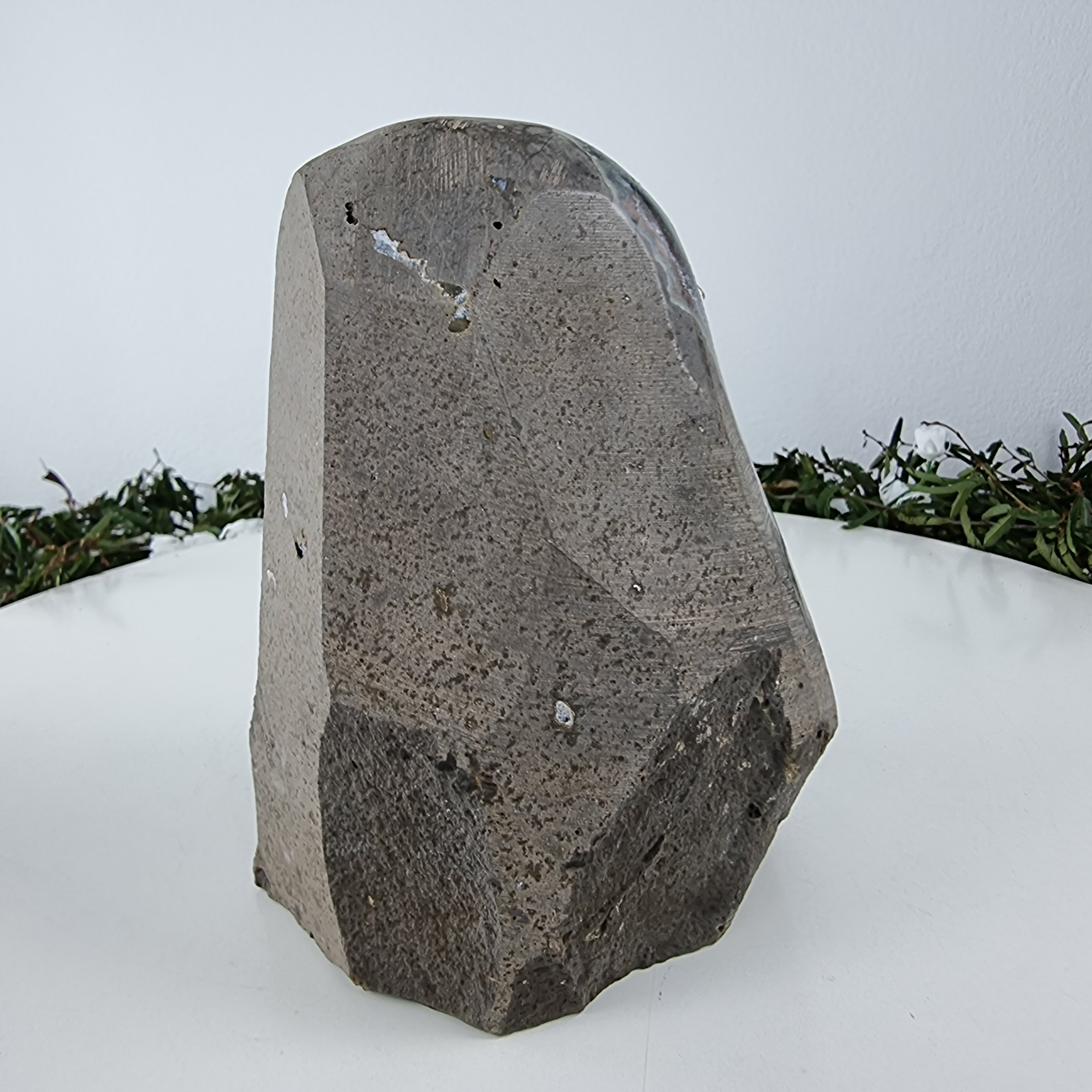 Drusa de Amatista con Cristales Especiales, 1,50 Kgs, Energía, Belleza y Sofisticación