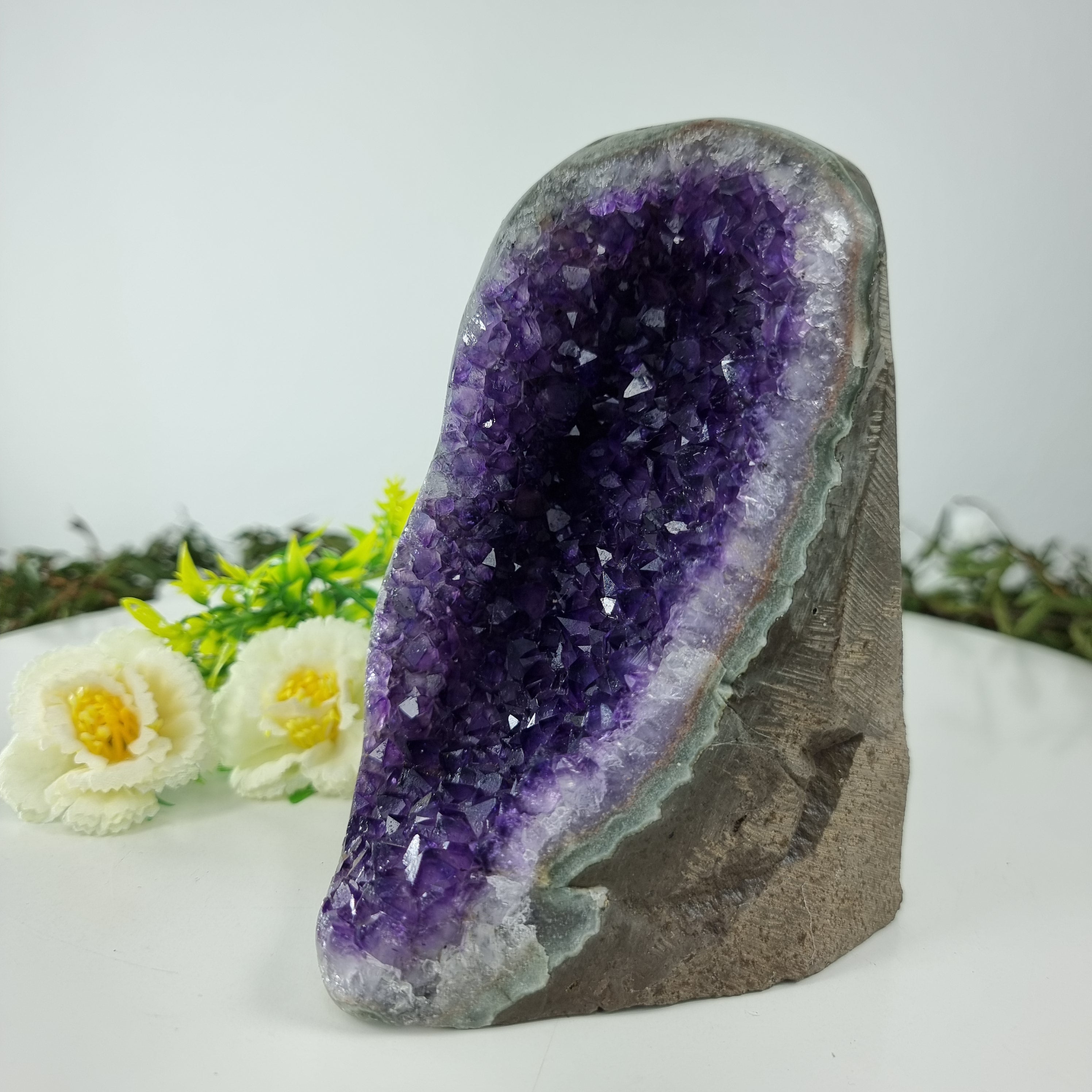 Drusa de Amatista con Cristales Especiales, 1,50 Kgs, Energía, Belleza y Sofisticación