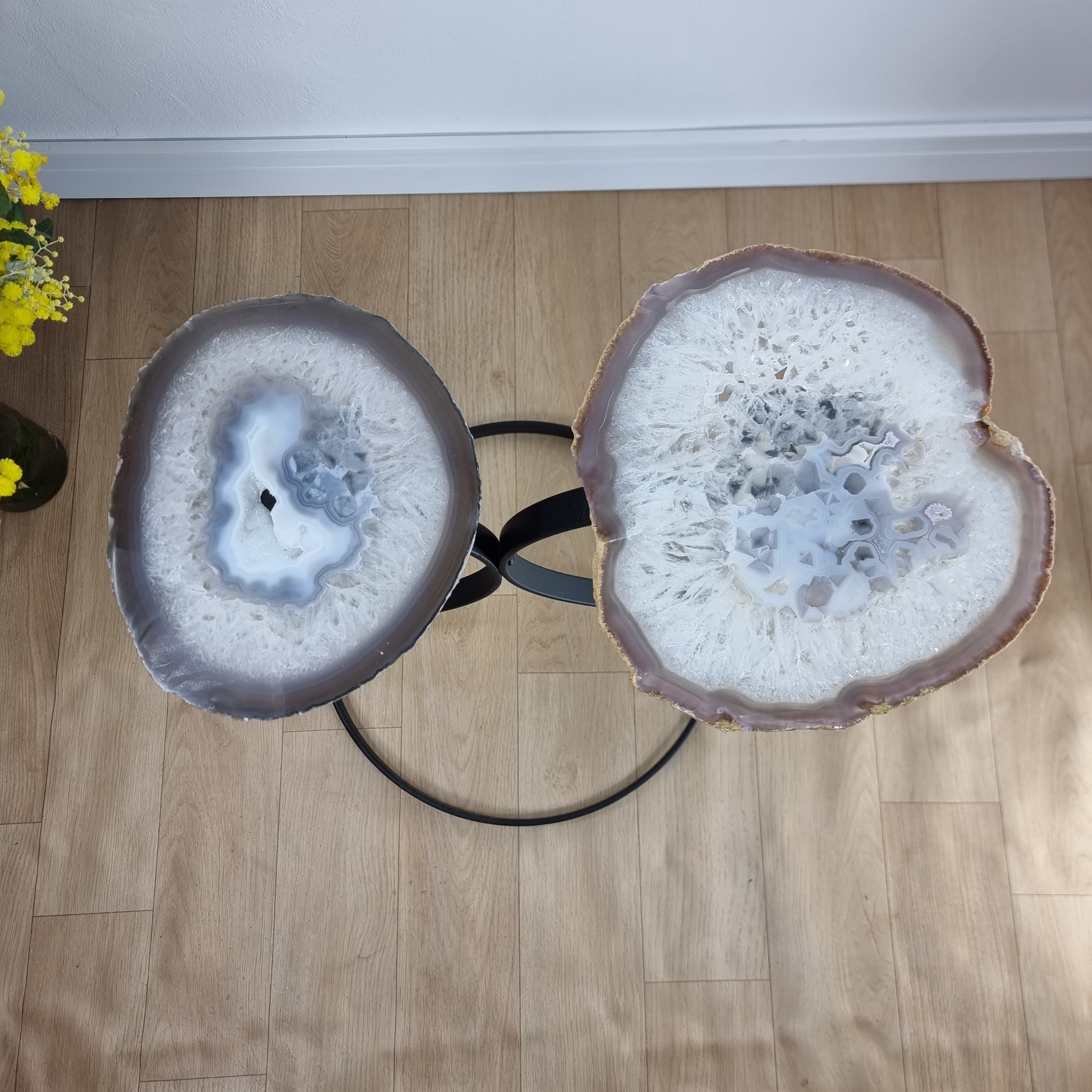Mesa Auxiliar (PAR) de ÁGATAS Naturales | Base de Hierro Negra | 50 cm de Altura - Pieza Artesanal BR Crystals