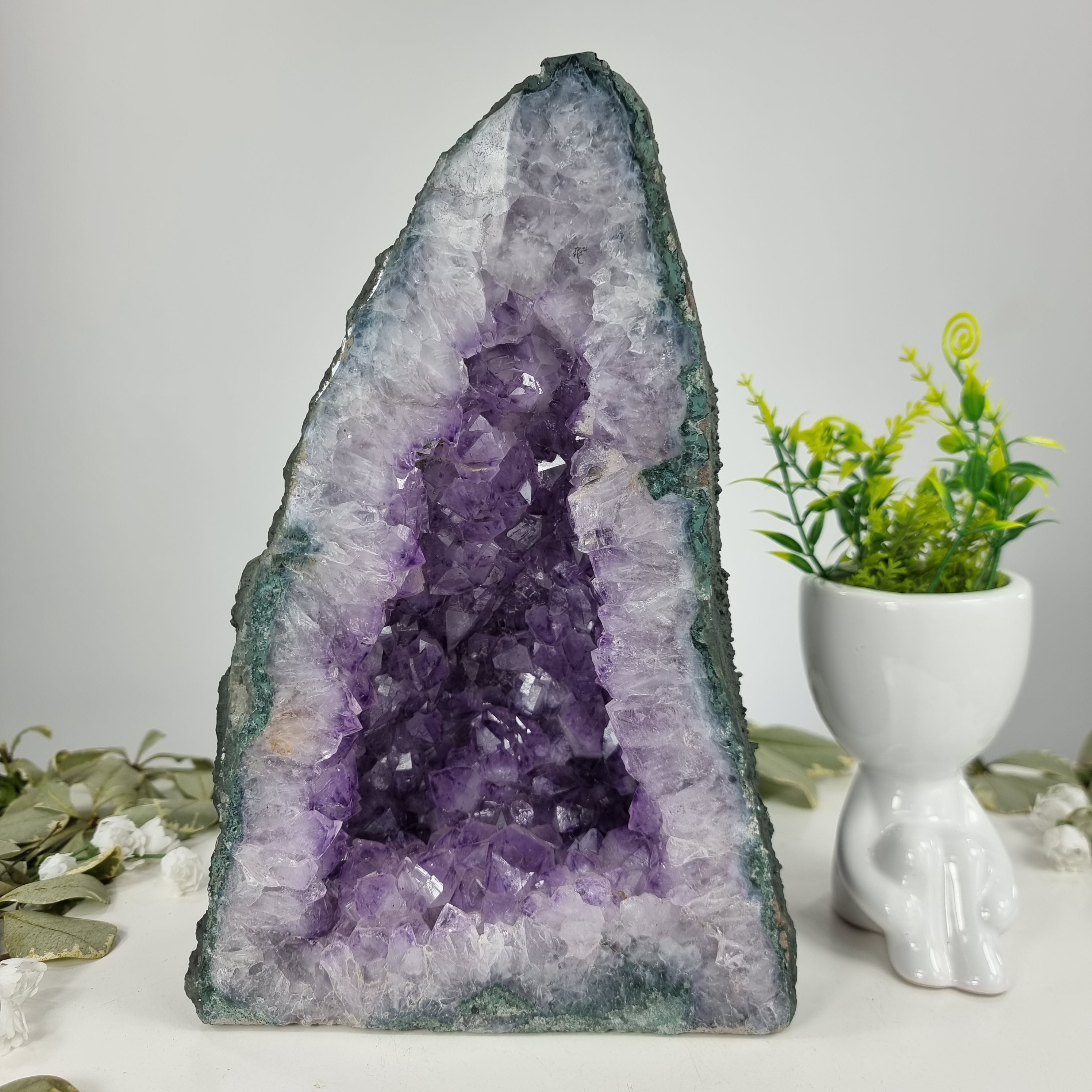 Rough Amethyst Geode Chapel - Amethyst Geode 5.10 Kgs, Energy, Beauty, and Sophistication