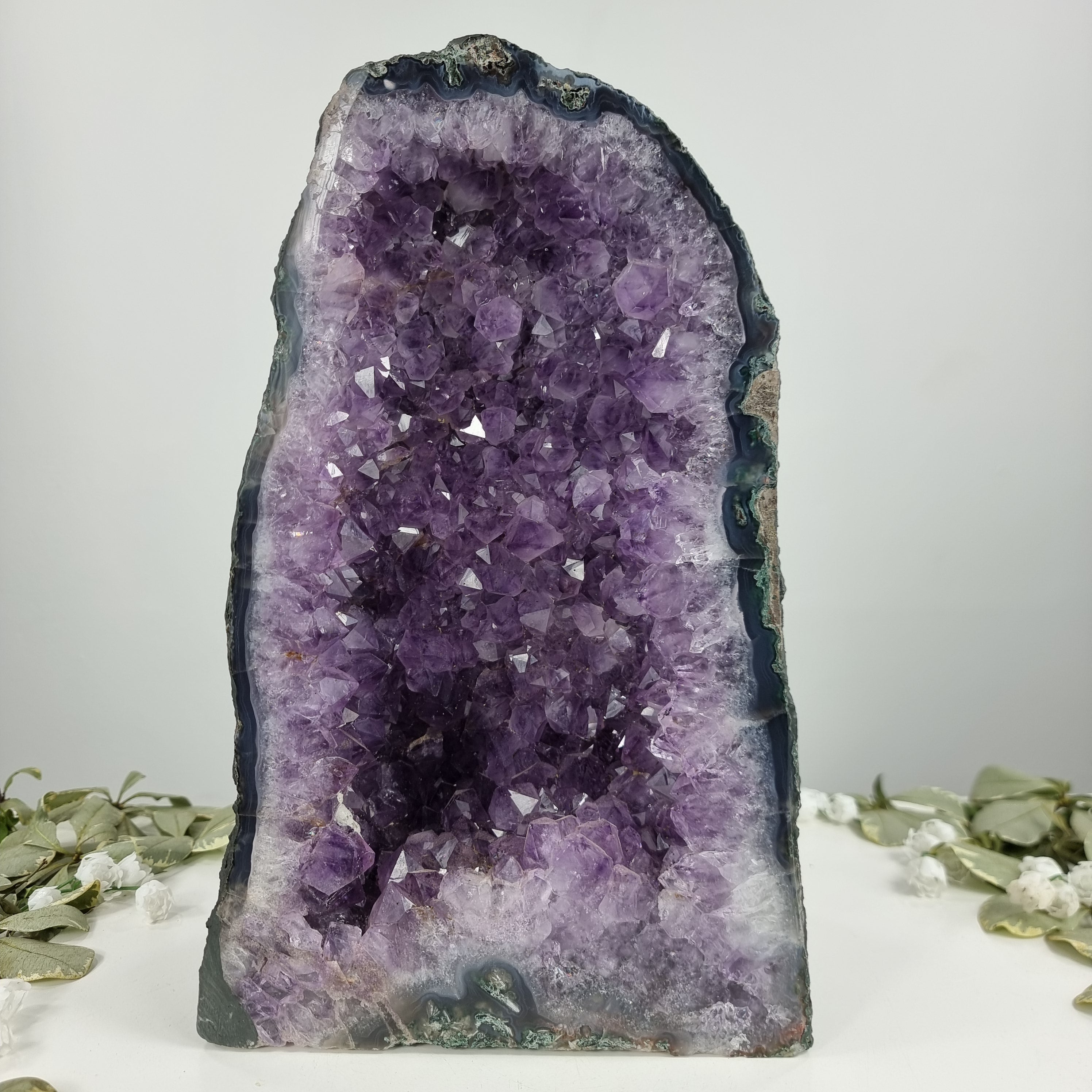 Capilla en Amatista Bruta Drusa - Geoda de Amatista 9,40 Kgs, Energía, Belleza y Sofisticación