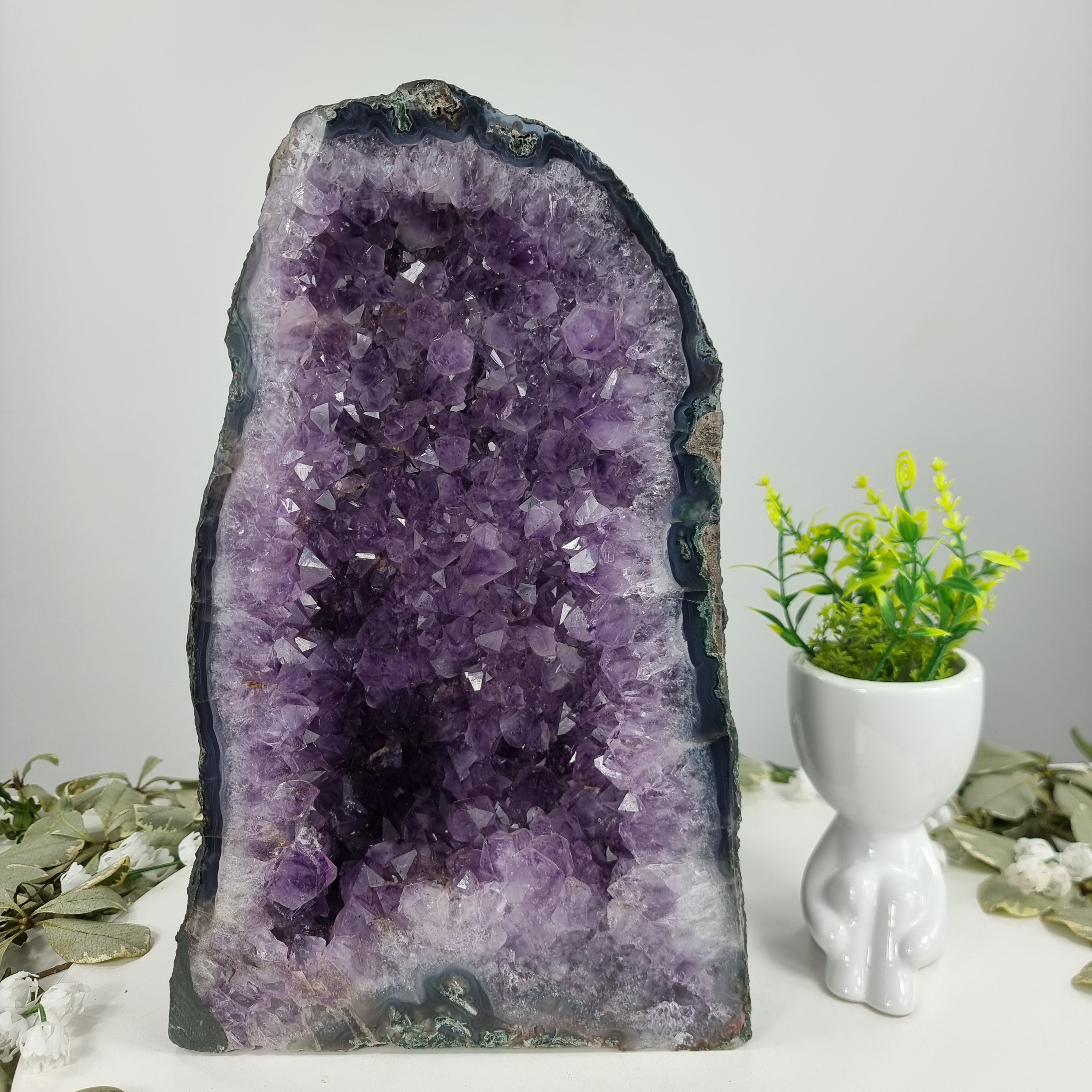 Capilla en Amatista Bruta Drusa - Geoda de Amatista 9,40 Kgs, Energía, Belleza y Sofisticación