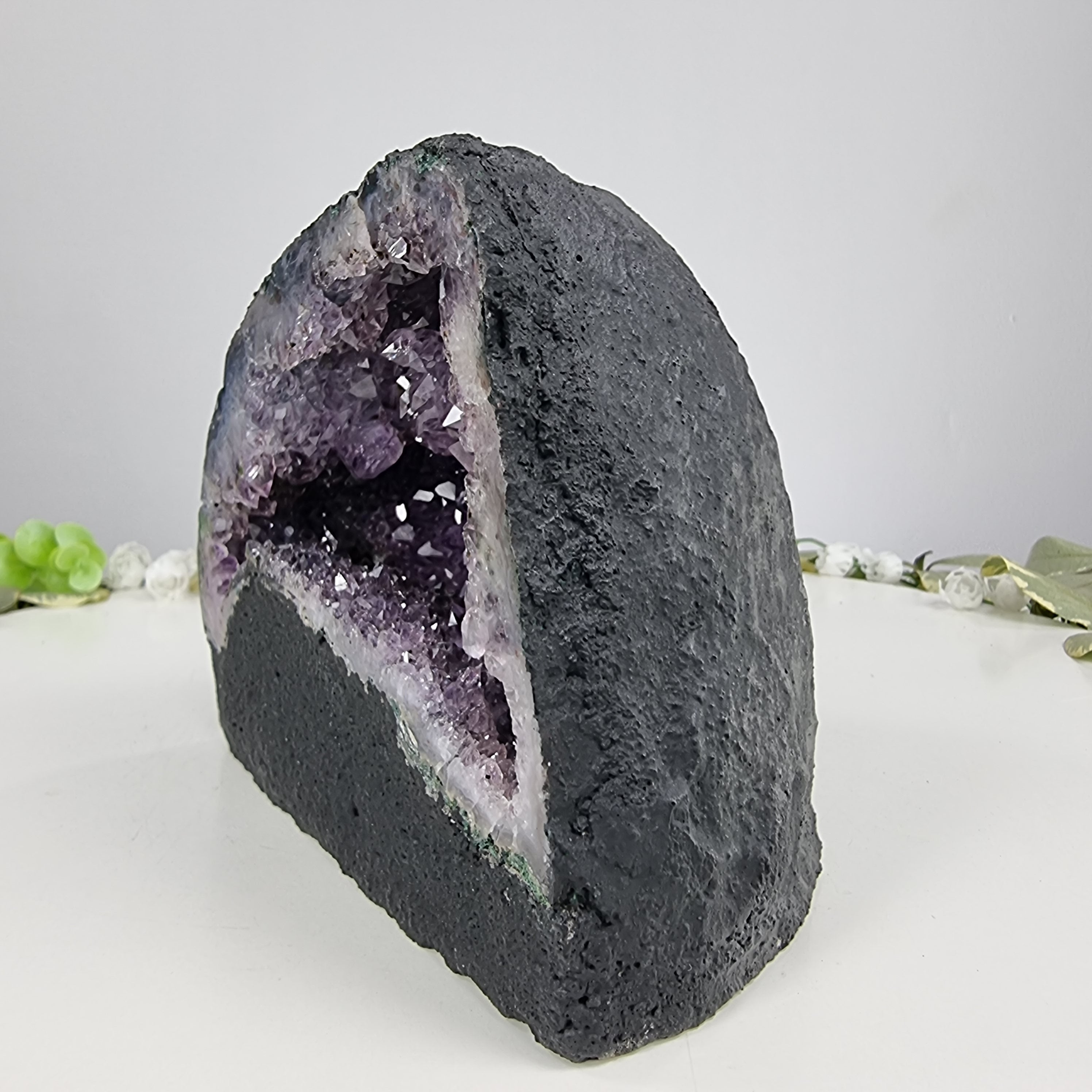 Capilla de Amatista Bruta Drusa - Geoda de Amatista 1,80 Kgs, Energía, Belleza y Sofisticación