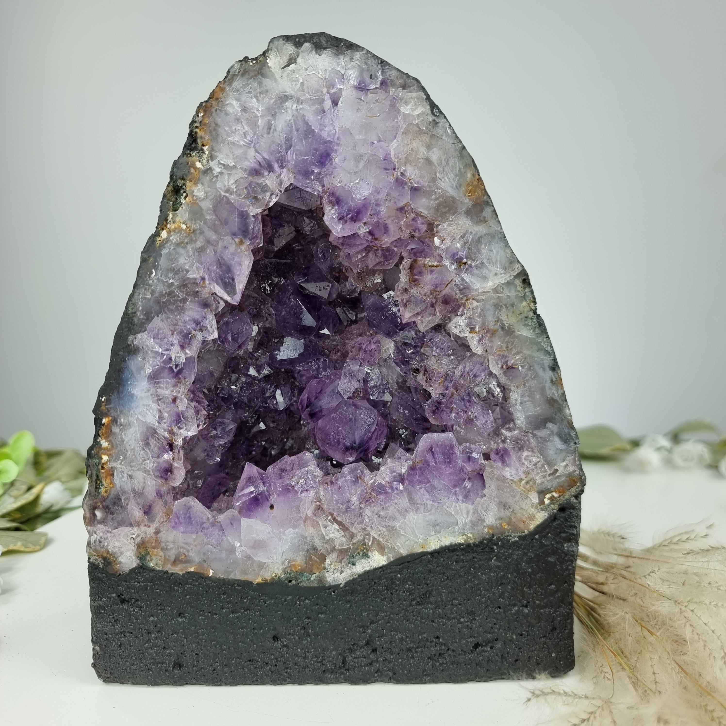 Capilla de Amatista Bruta Drusa - Geoda de Amatista 3,05 Kgs, Energía, Belleza y Sofisticación