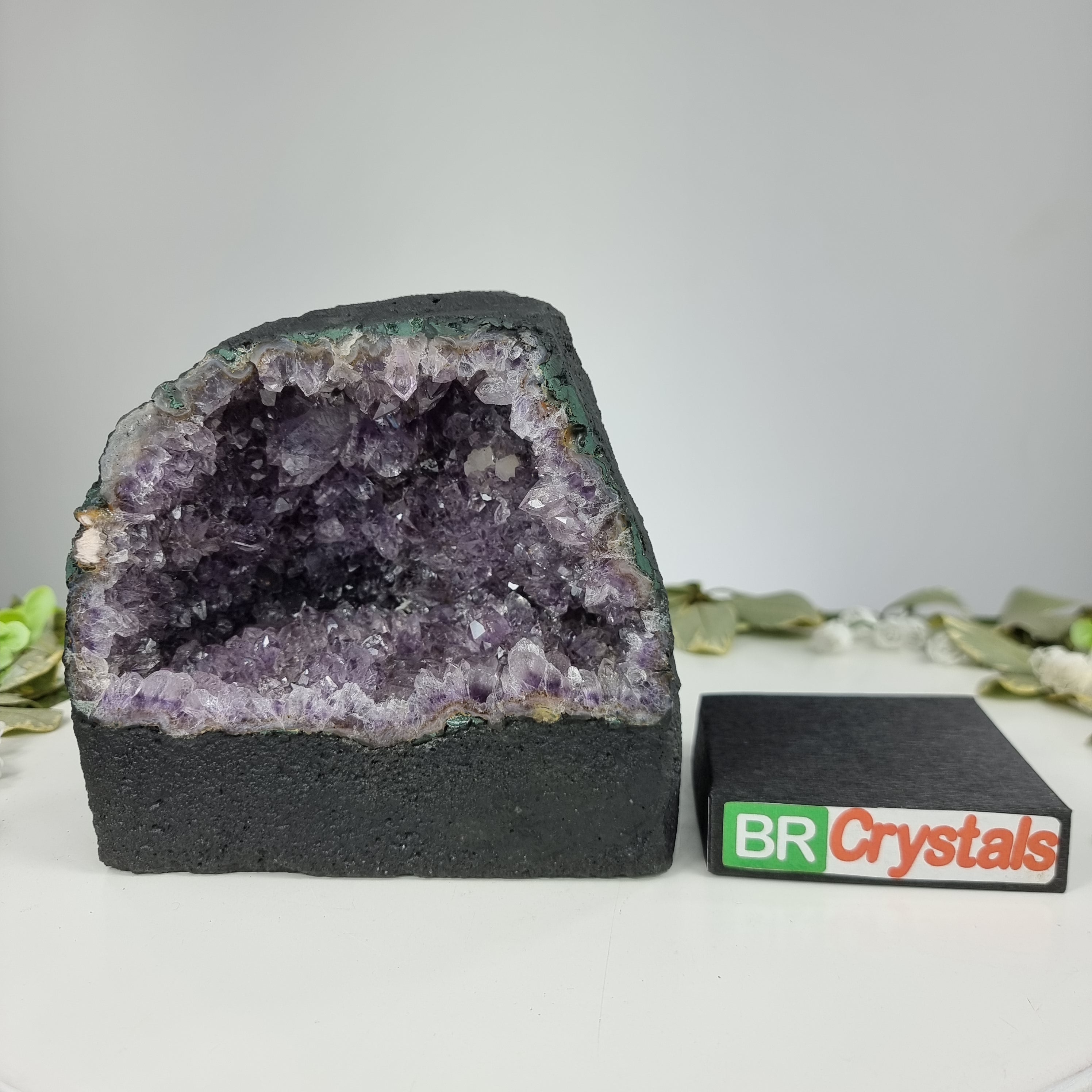 Rough Amethyst Geode Chapel - 3.00 Kgs Amethyst Geode, Energy, Beauty, and Sophistication