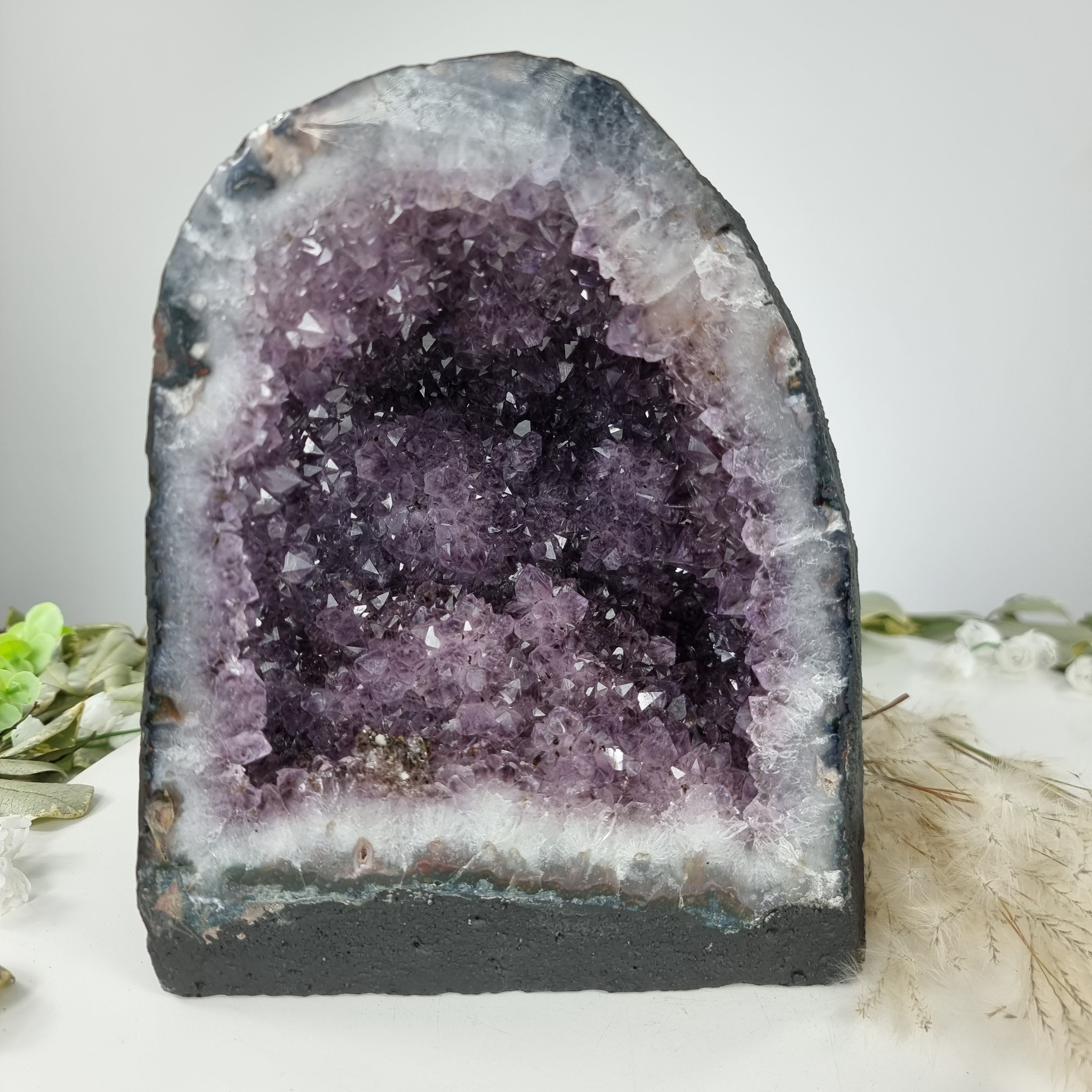 Capilla en Amatista Bruta Drusa - Geoda de Amatista 6,40 Kgs, Energía, Belleza y Sofisticación