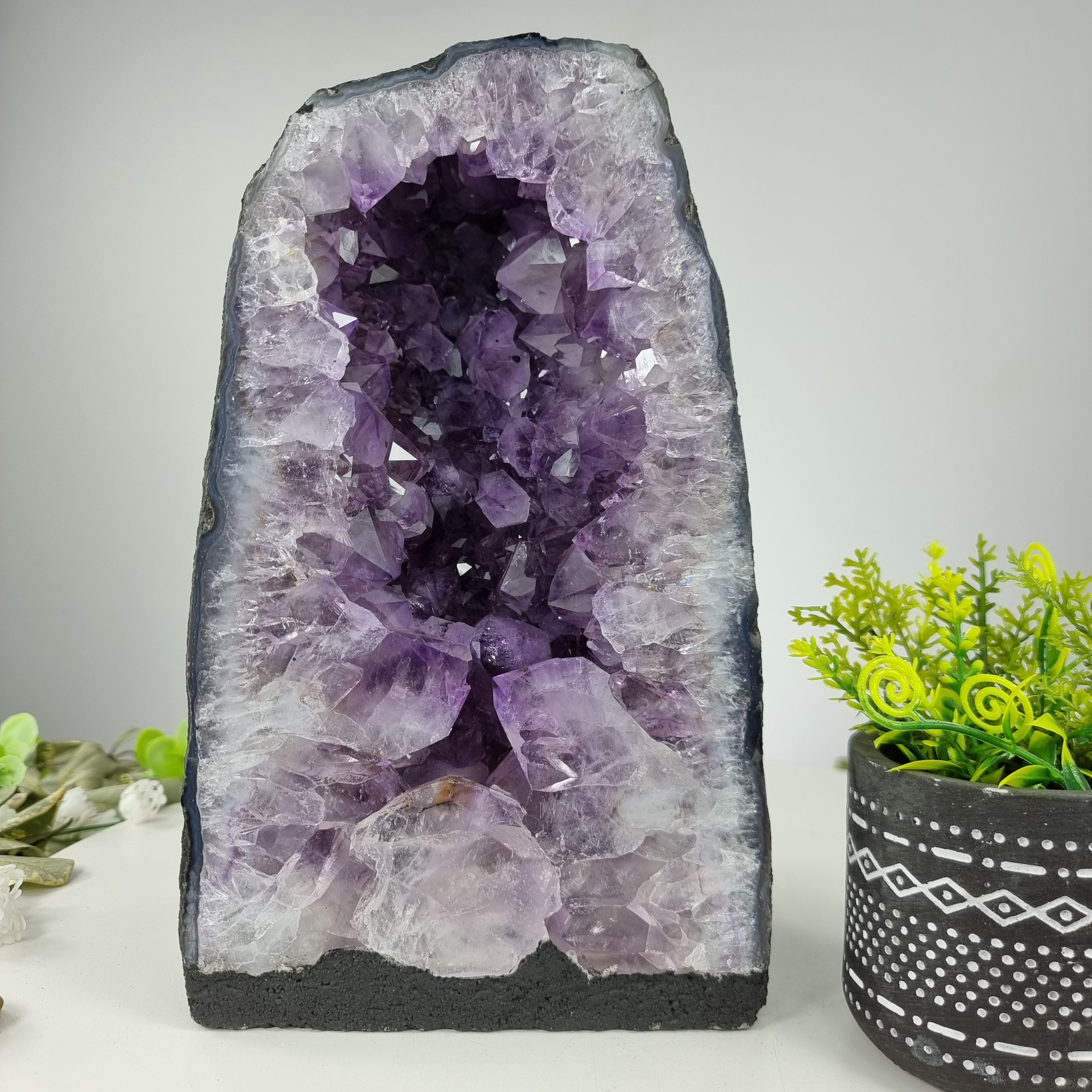 Capilla de Amatista Bruta Drusa - Geoda de Amatista 5,80 Kgs, Energía, Belleza y Sofisticación