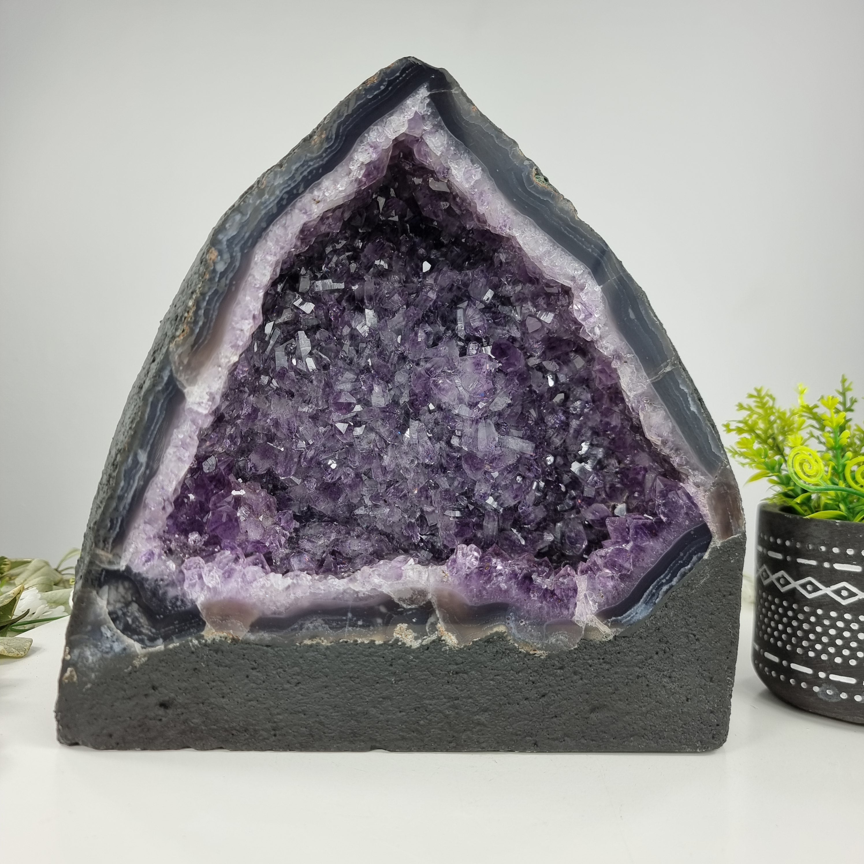 Capilla de Amatista Bruta Drusa - Geoda de Amatista 6,80 Kgs, Energía, Belleza y Sofisticación