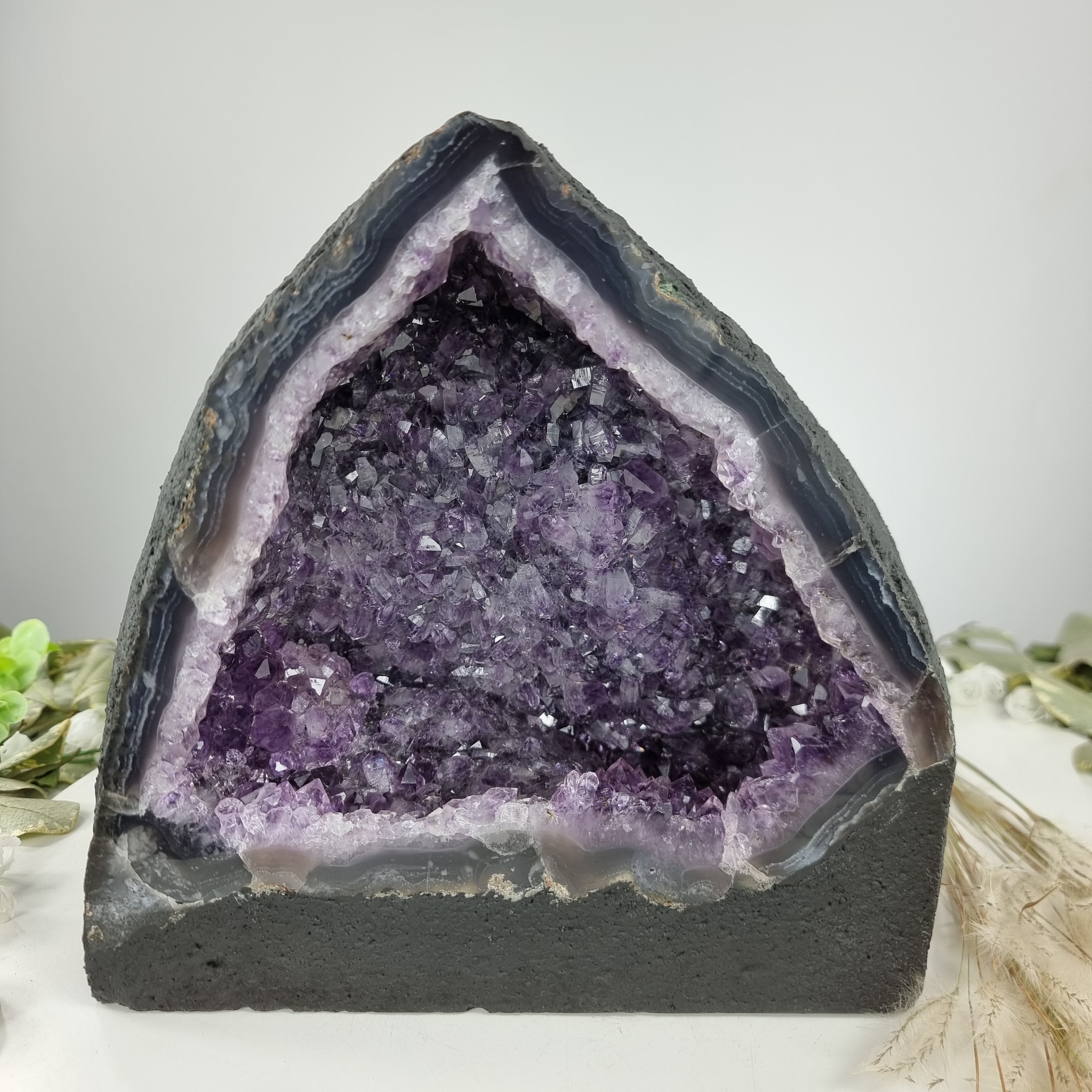 Capilla de Amatista Bruta Drusa - Geoda de Amatista 6,80 Kgs, Energía, Belleza y Sofisticación
