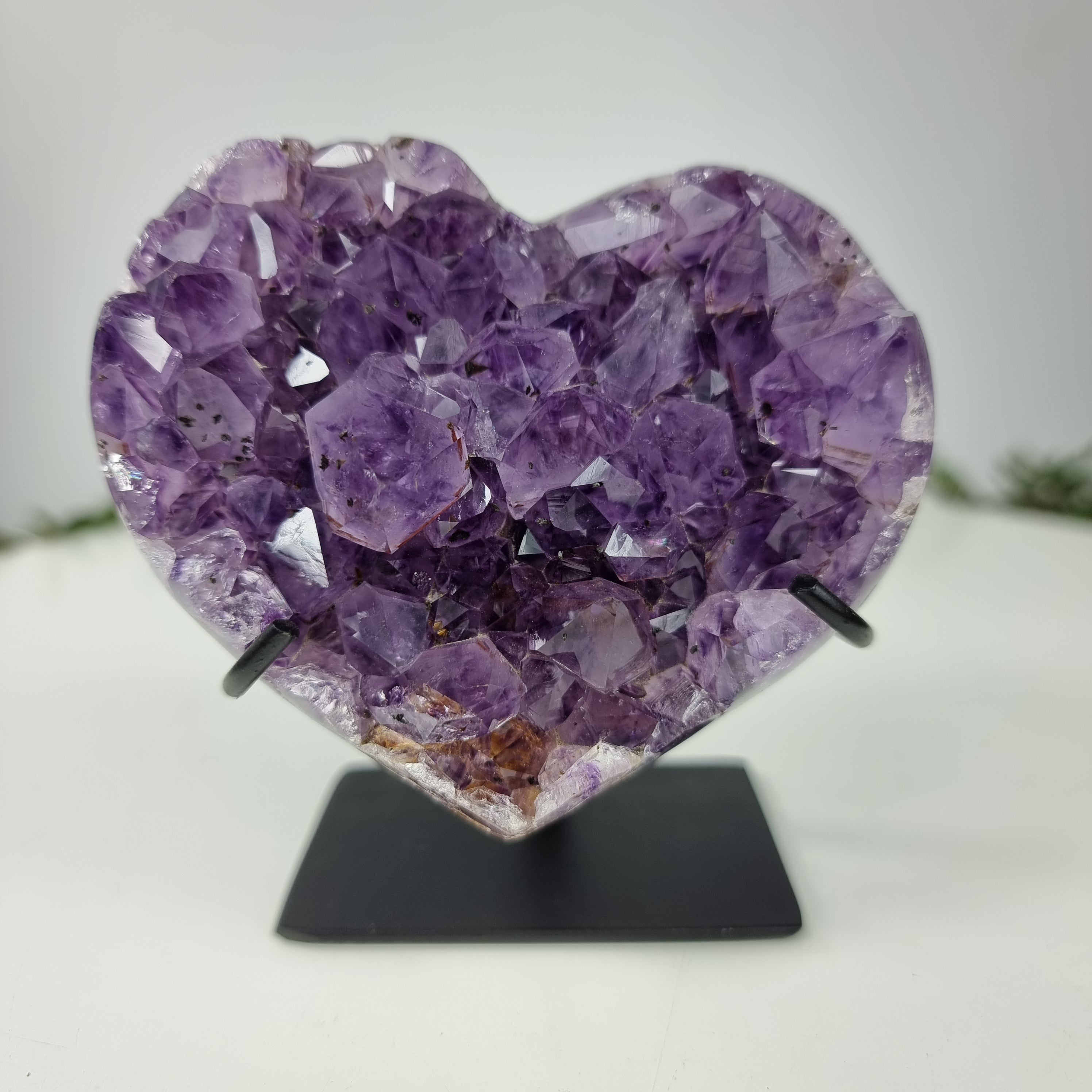 Corazón de Amatista Especial | Peso 0,550 Kgs, Altura 11 cm | Energía, Belleza y Sofisticación