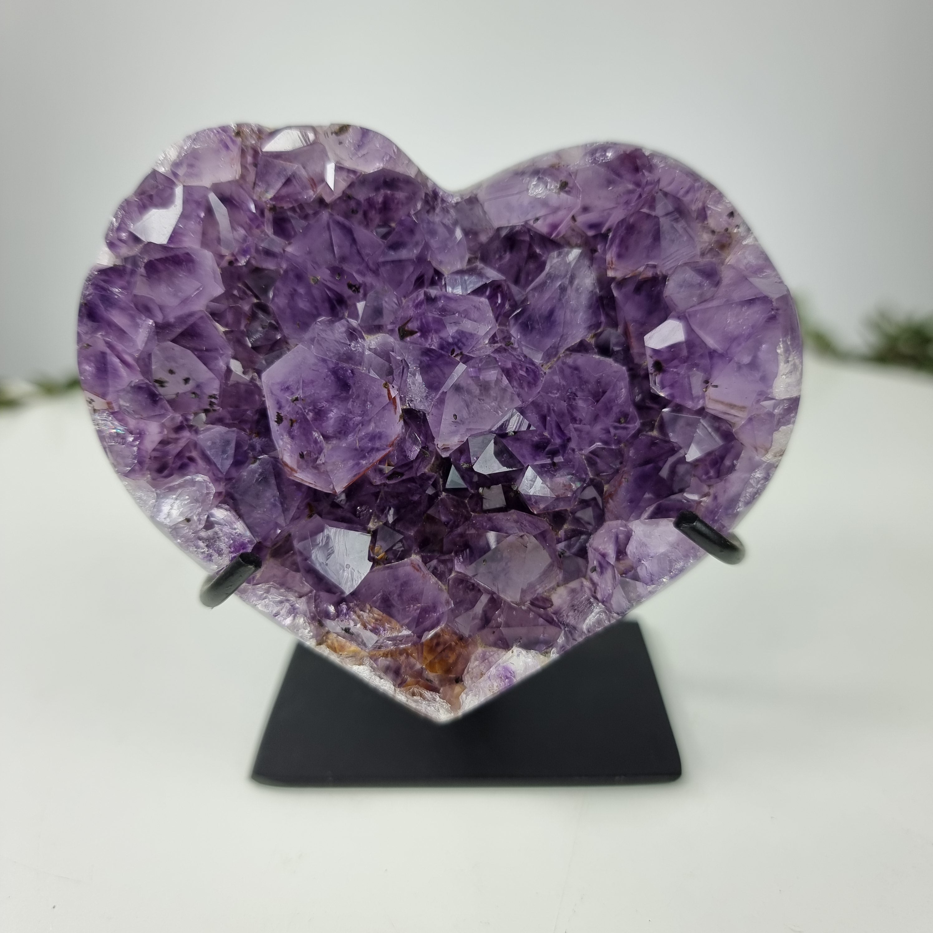 Corazón de Amatista Especial | Peso 0,550 Kgs, Altura 11 cm | Energía, Belleza y Sofisticación