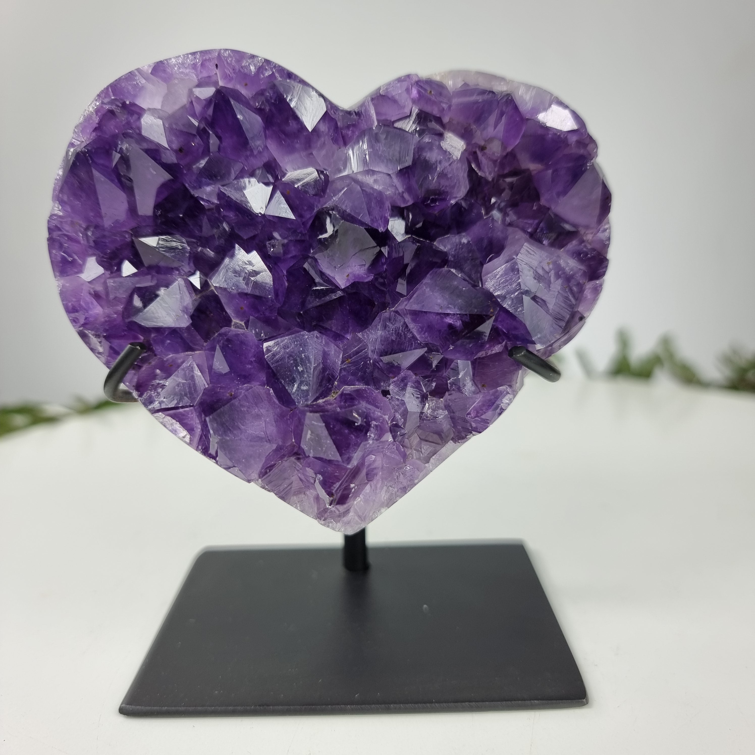 Corazón de Amatista Especial | Peso 0,77 Kgs, Altura 15 cm | Energía, Belleza y Sofisticación
