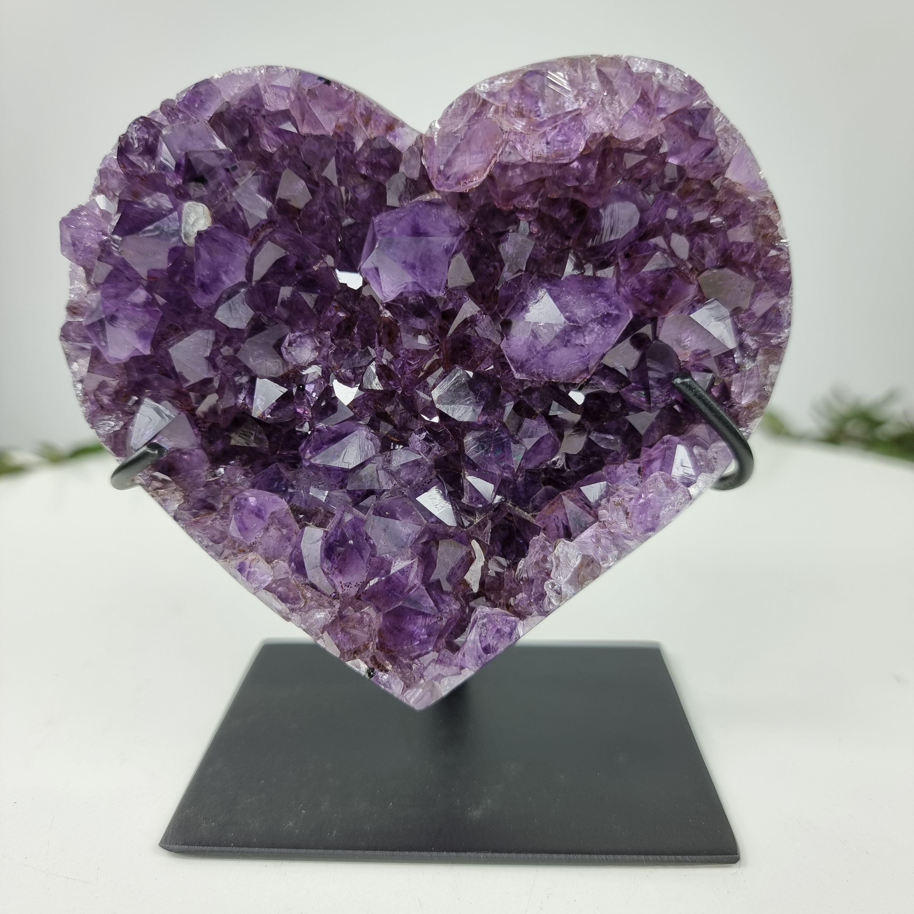 Corazón de Amatista Especial | Peso 0,80 Kgs, Altura 13 cm | Energía, Belleza y Sofisticación