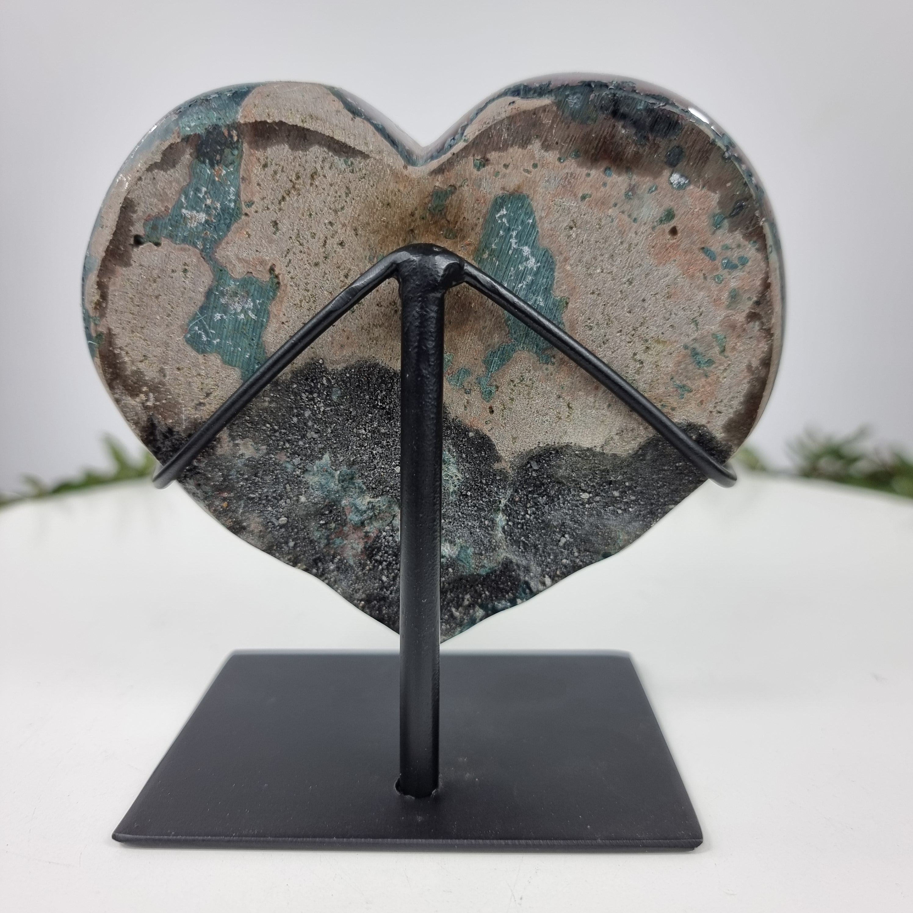 Corazón de Amatista Especial | Peso 0,80 Kgs, Altura 13 cm | Energía, Belleza y Sofisticación