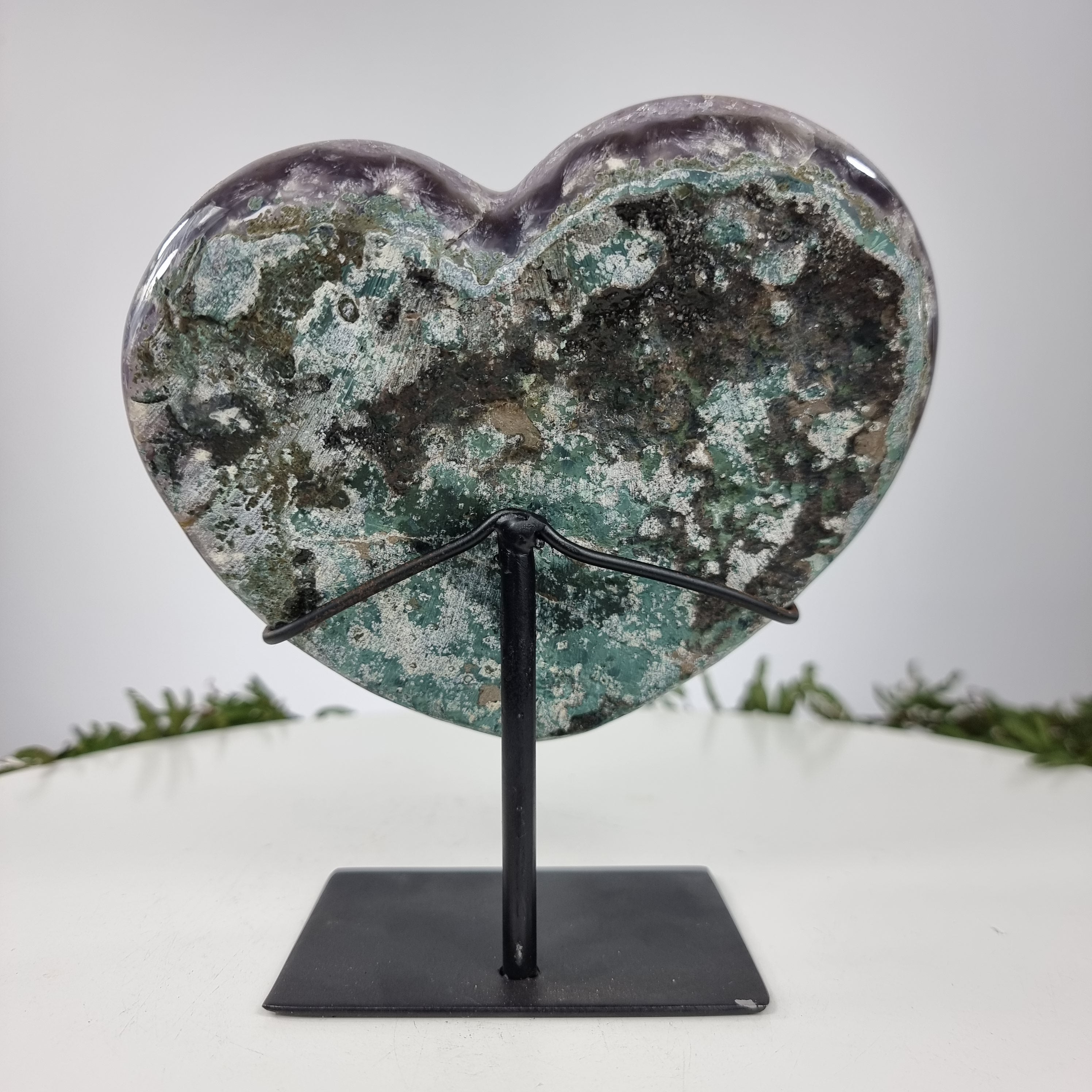 Corazón de Amatista Especial | Peso 1,45 Kgs, Altura 18 cm | Energía, Belleza y Sofisticación