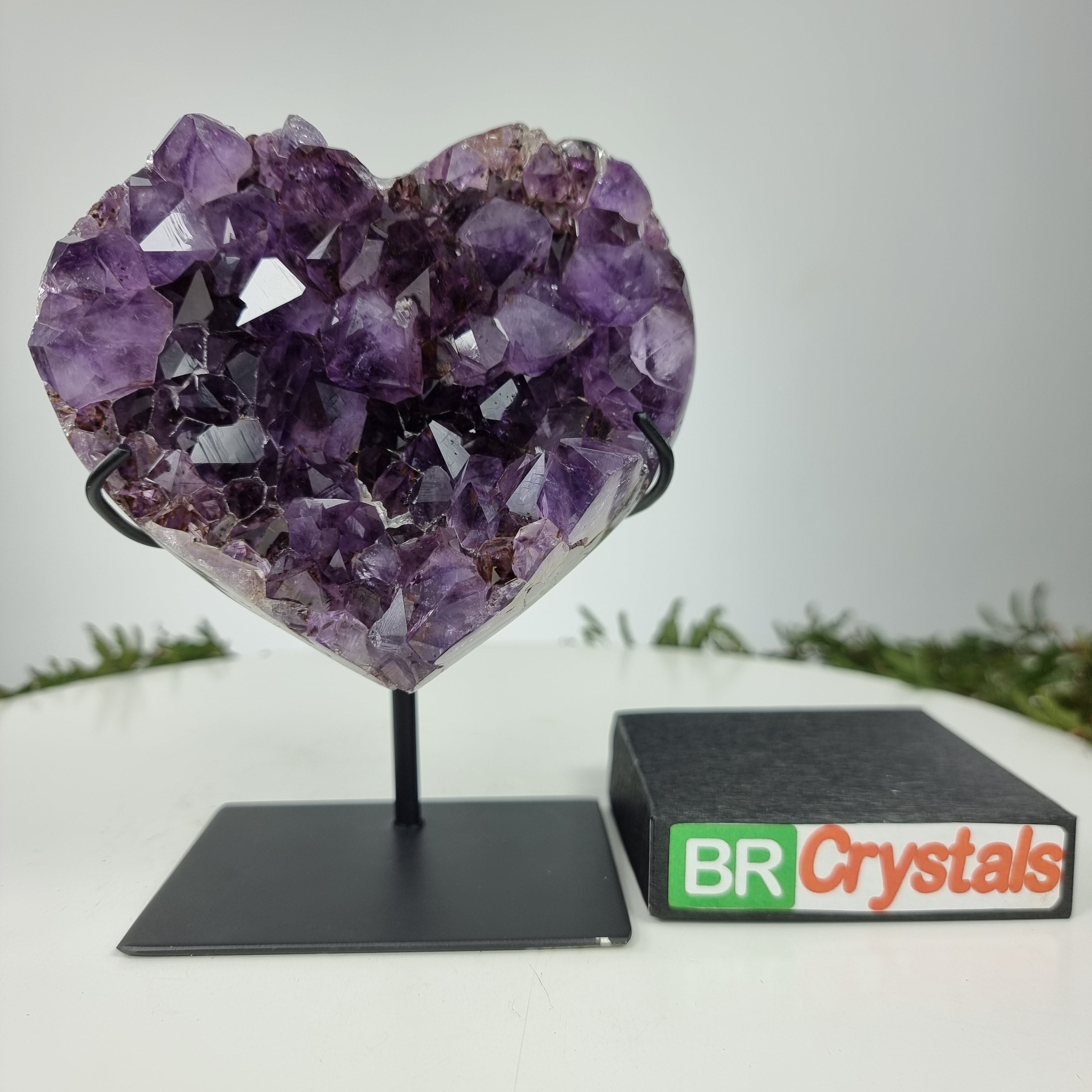 Corazón de Amatista Especial | Peso 1,35 Kgs, Altura 18 cm | Energía, Belleza y Sofisticación