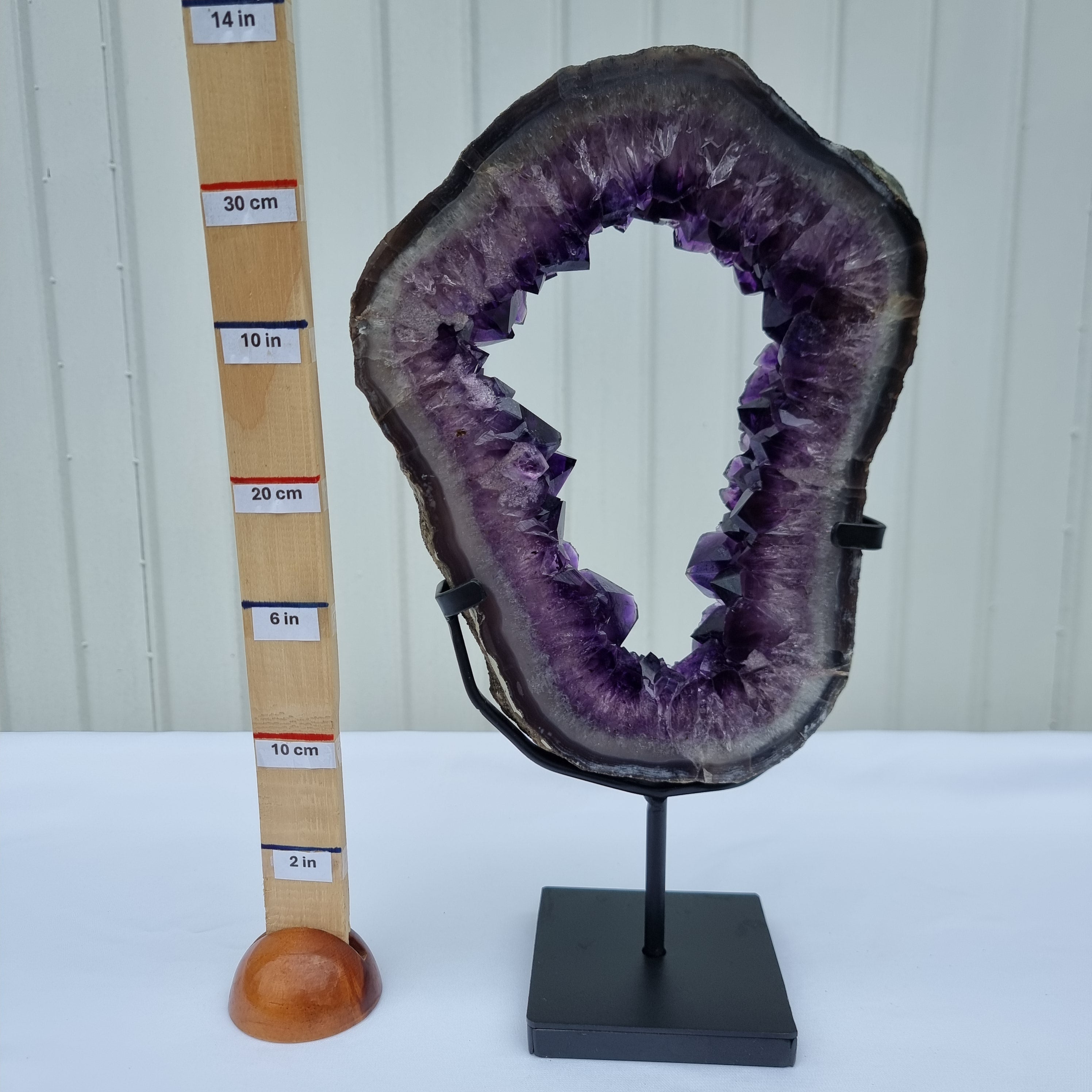 Aro de amatista con cristales morados | Base de hierro negro | Peso 2,85 kg, Altura 33 cm | Energía, Belleza y Sofisticación