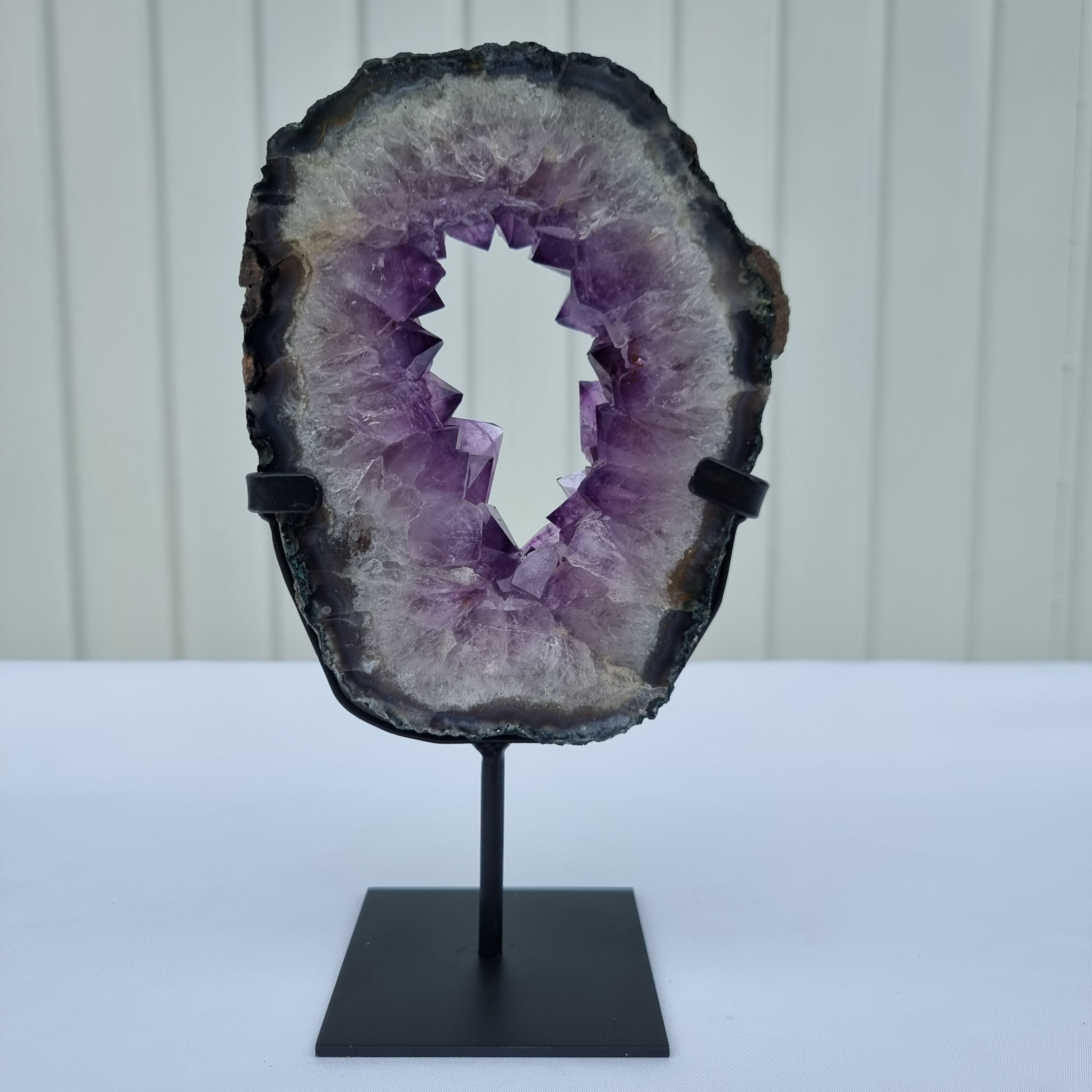 Aro de Amatista con Cristales Morados | Base de hierro Negra | Peso 1,30 kgs, Altura 23 cm | Energía, Belleza y Sofisticación